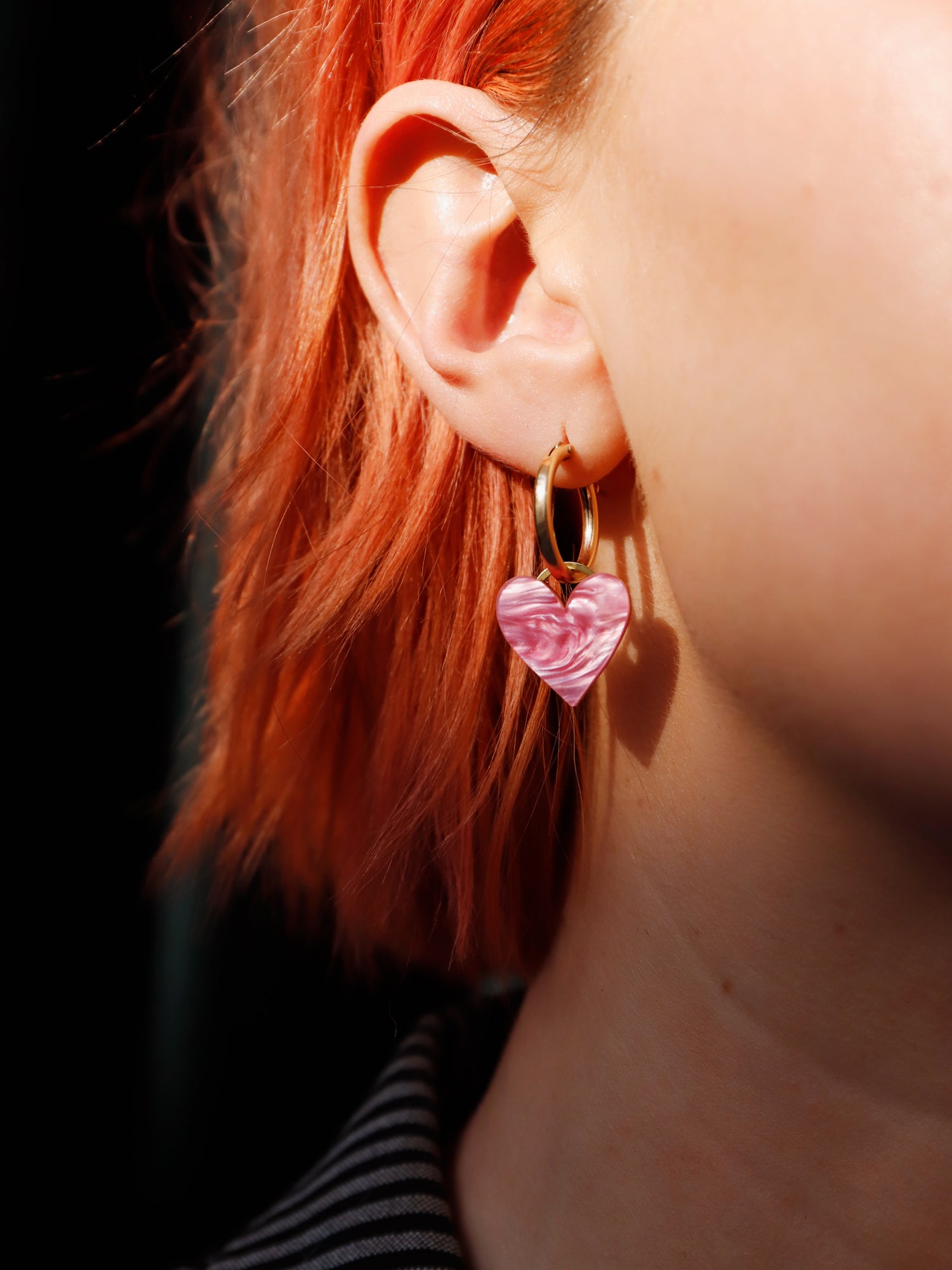 Jessie Hoops in Pink/Red