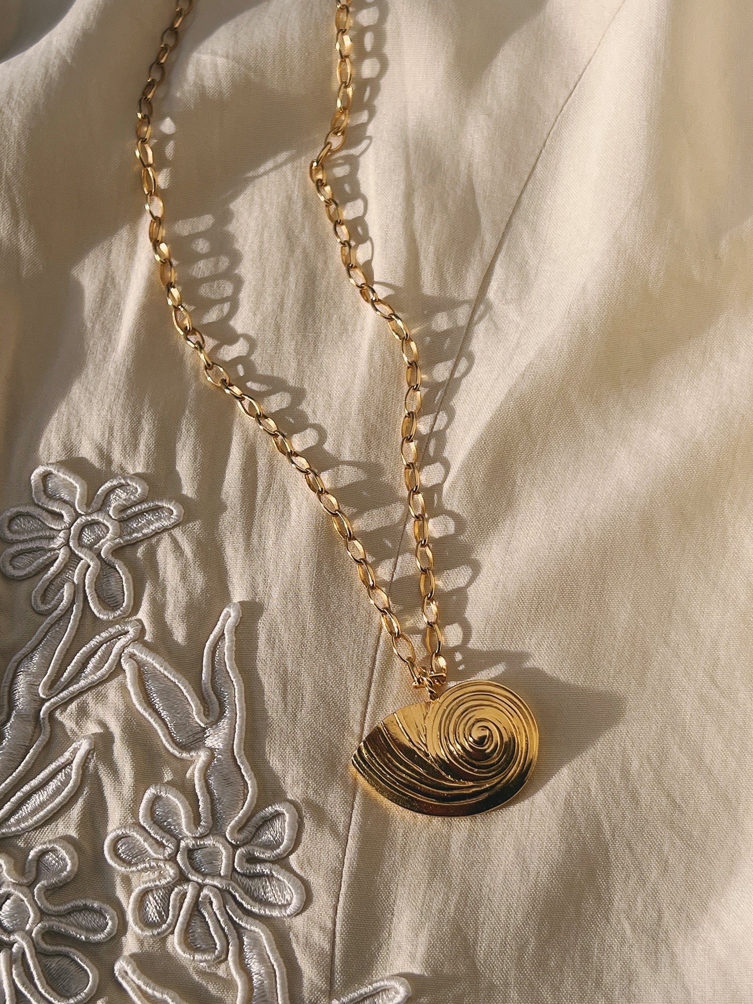 Isla Necklace - Gold