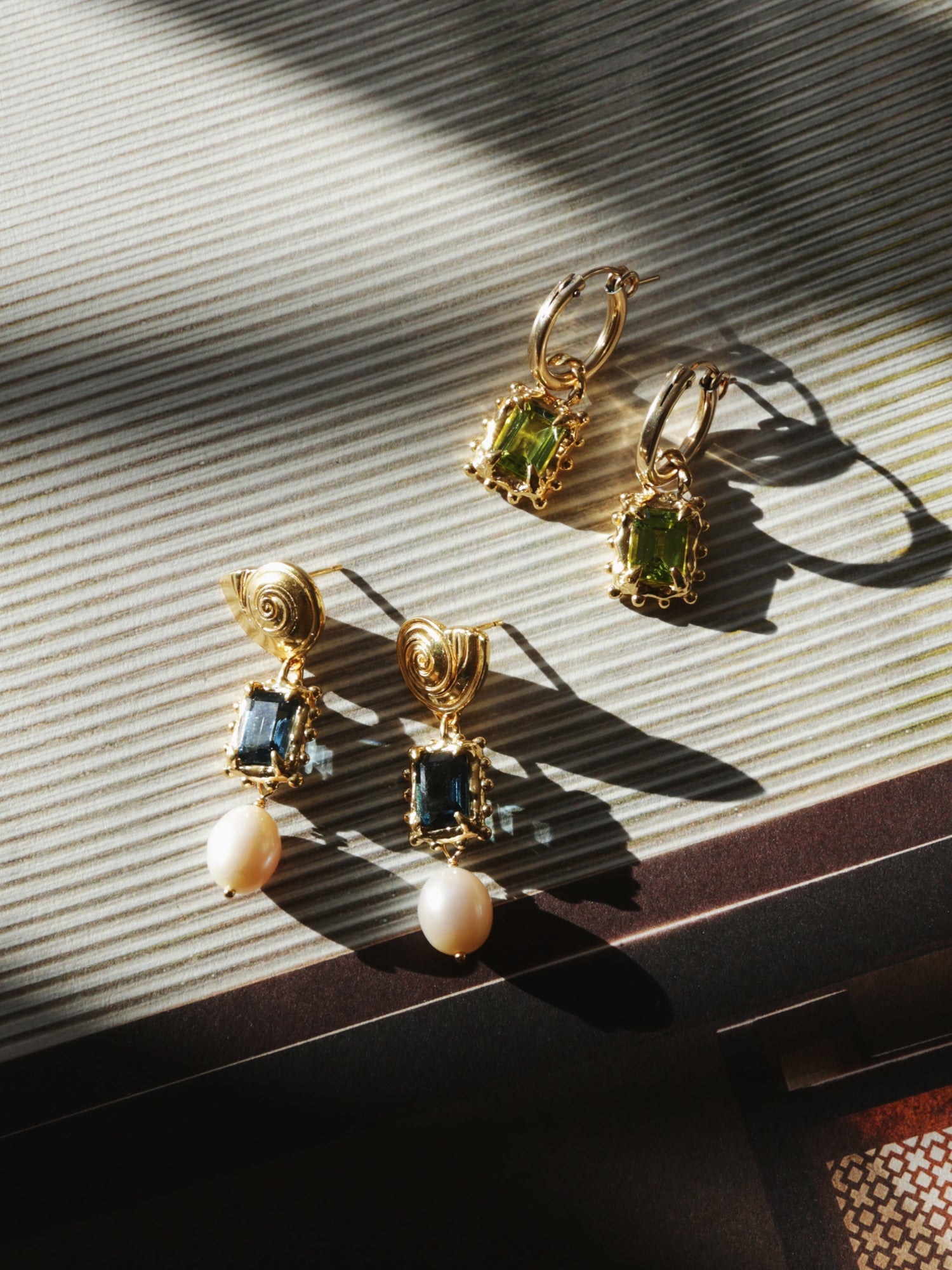 Memento Hoops with Peridot - Gold