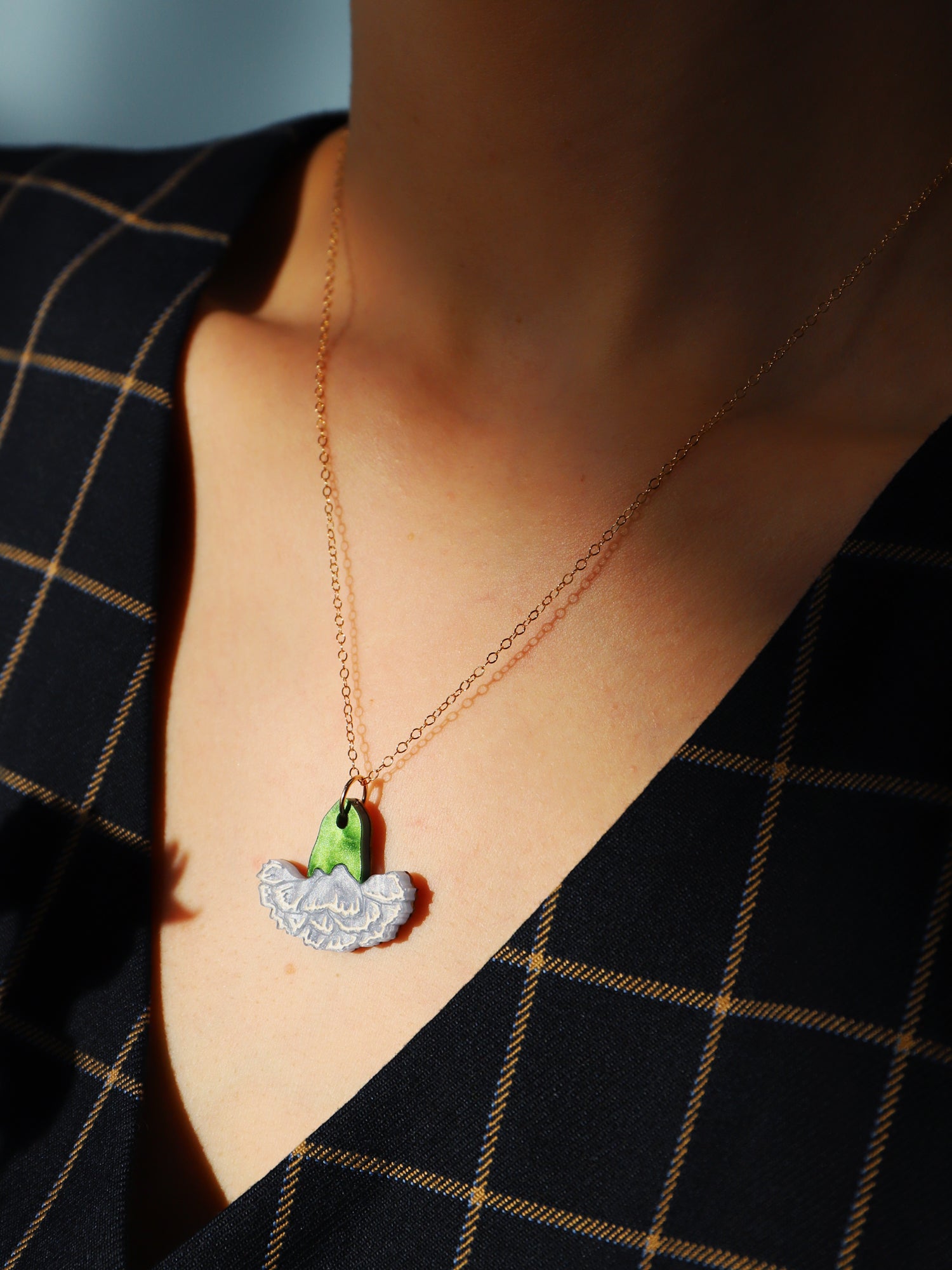 Carnation Necklace in Blue/White