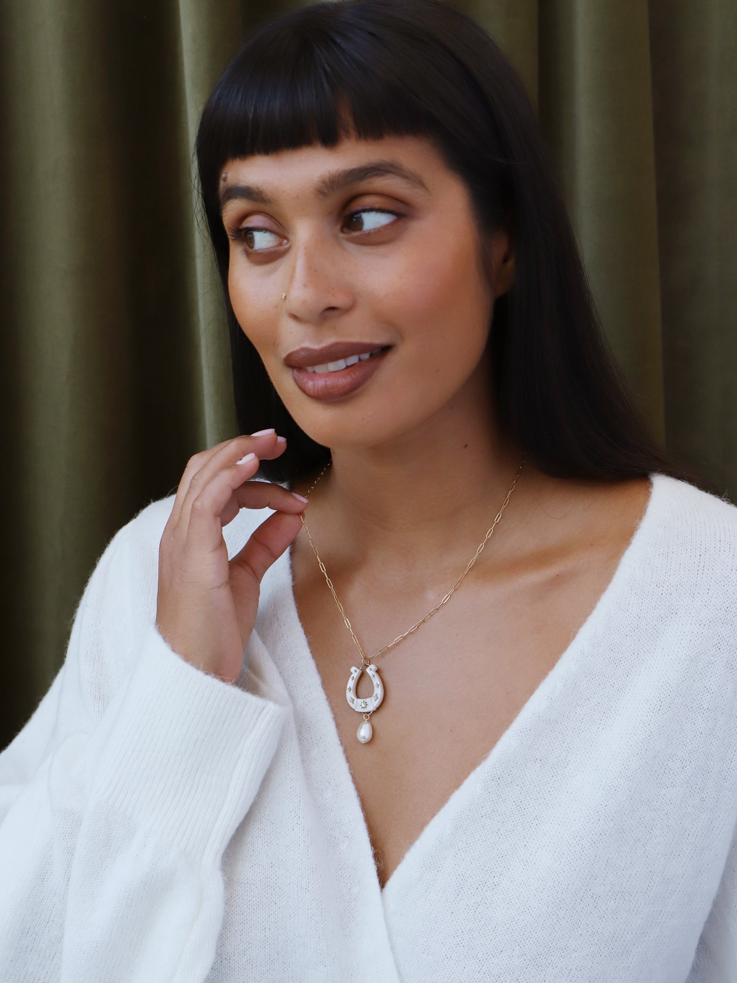 Horseshoe Necklace in Cream