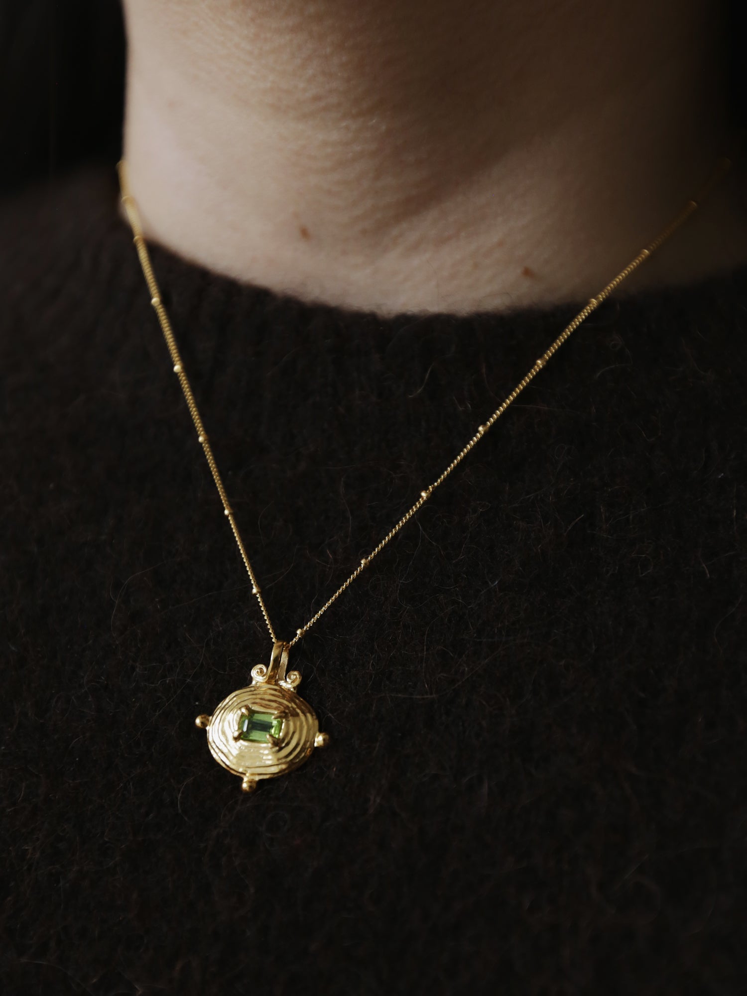Lagoon Necklace with Peridot - Gold