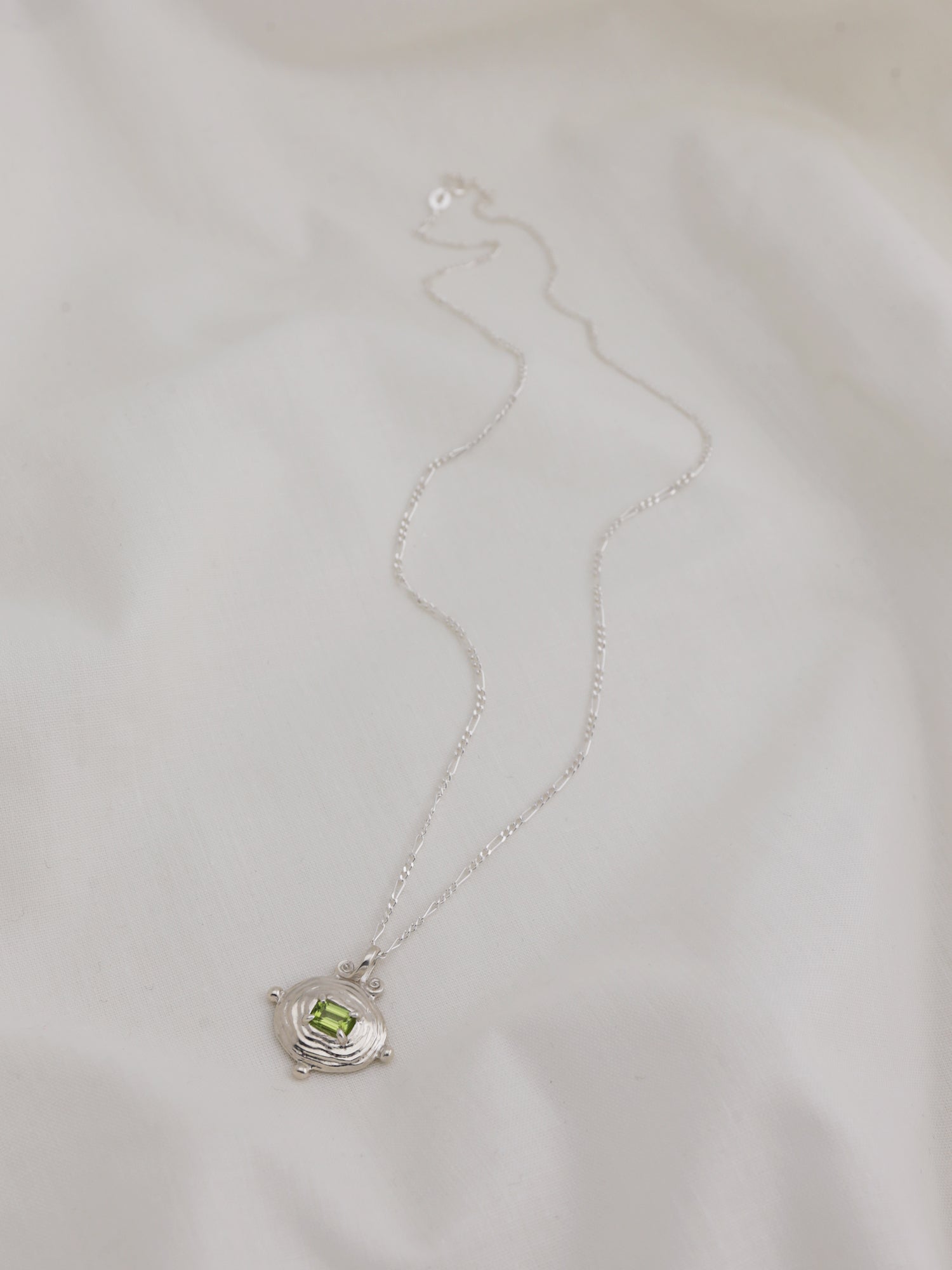 Lagoon Necklace with Peridot - Silver