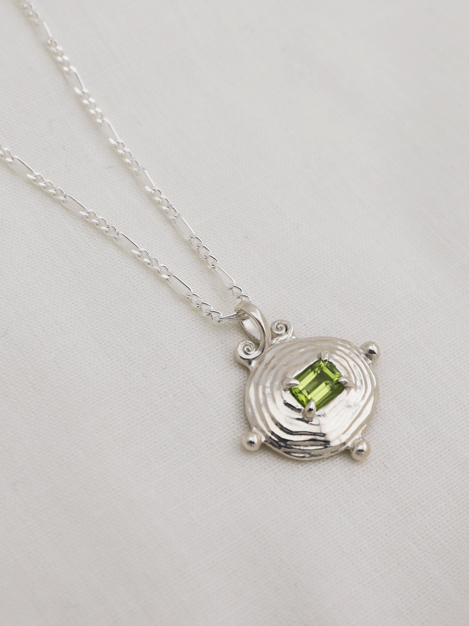 Lagoon Necklace with Peridot - Silver