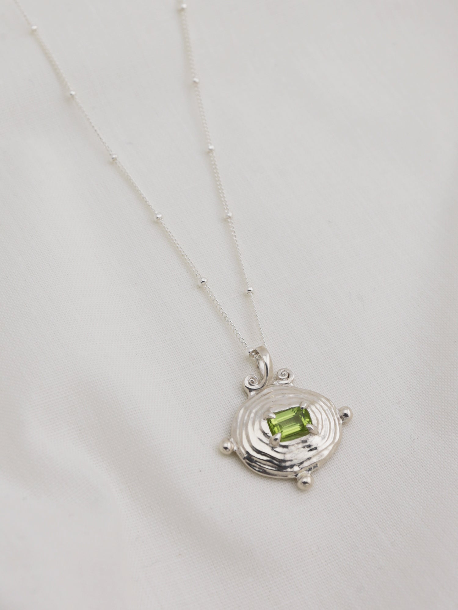 Lagoon Necklace with Peridot - Silver