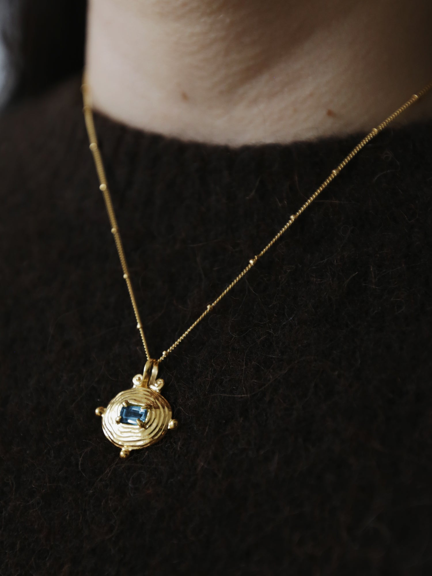 Lagoon Necklace with Topaz - Gold