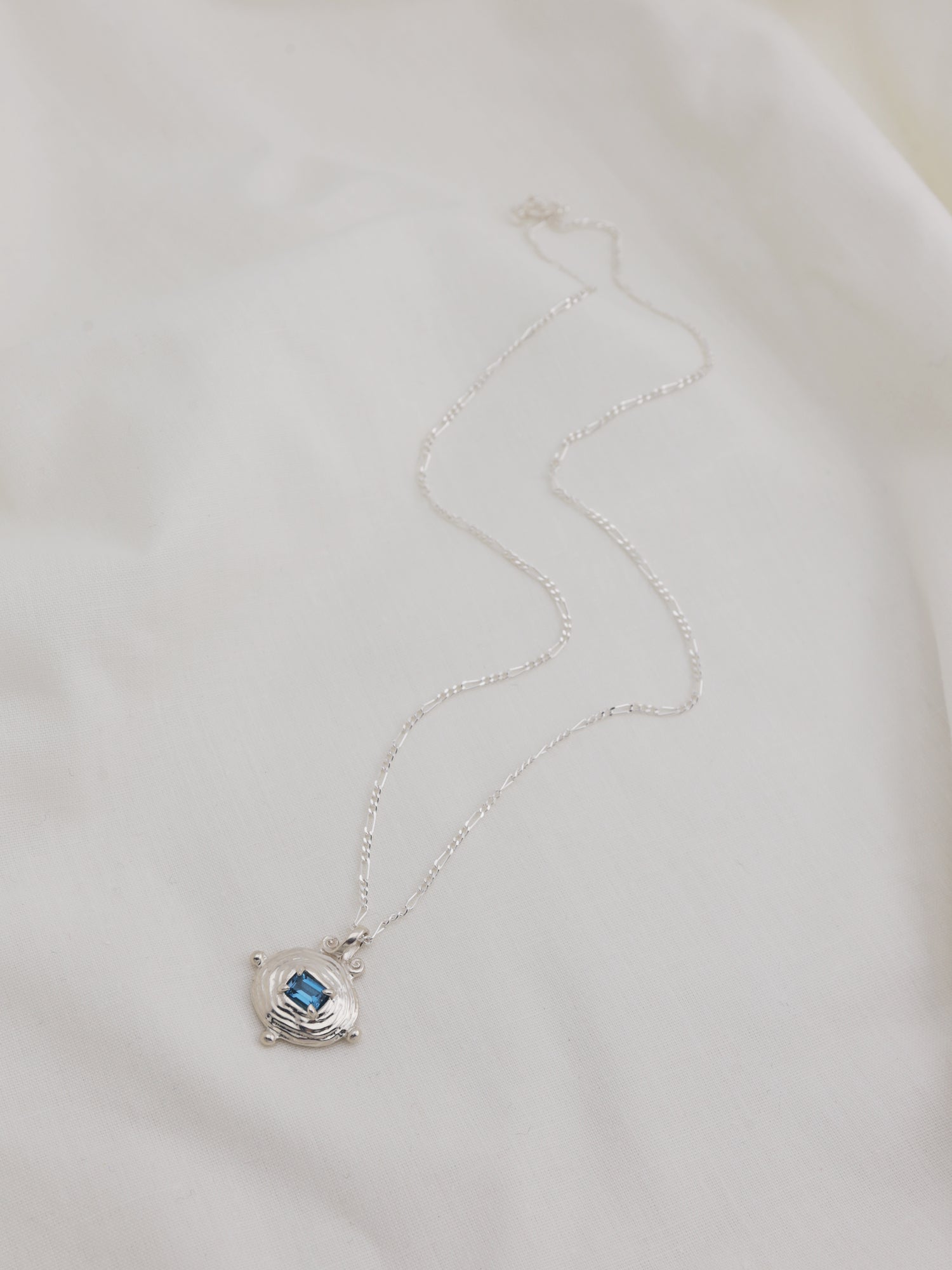 Lagoon Necklace with Topaz - Silver