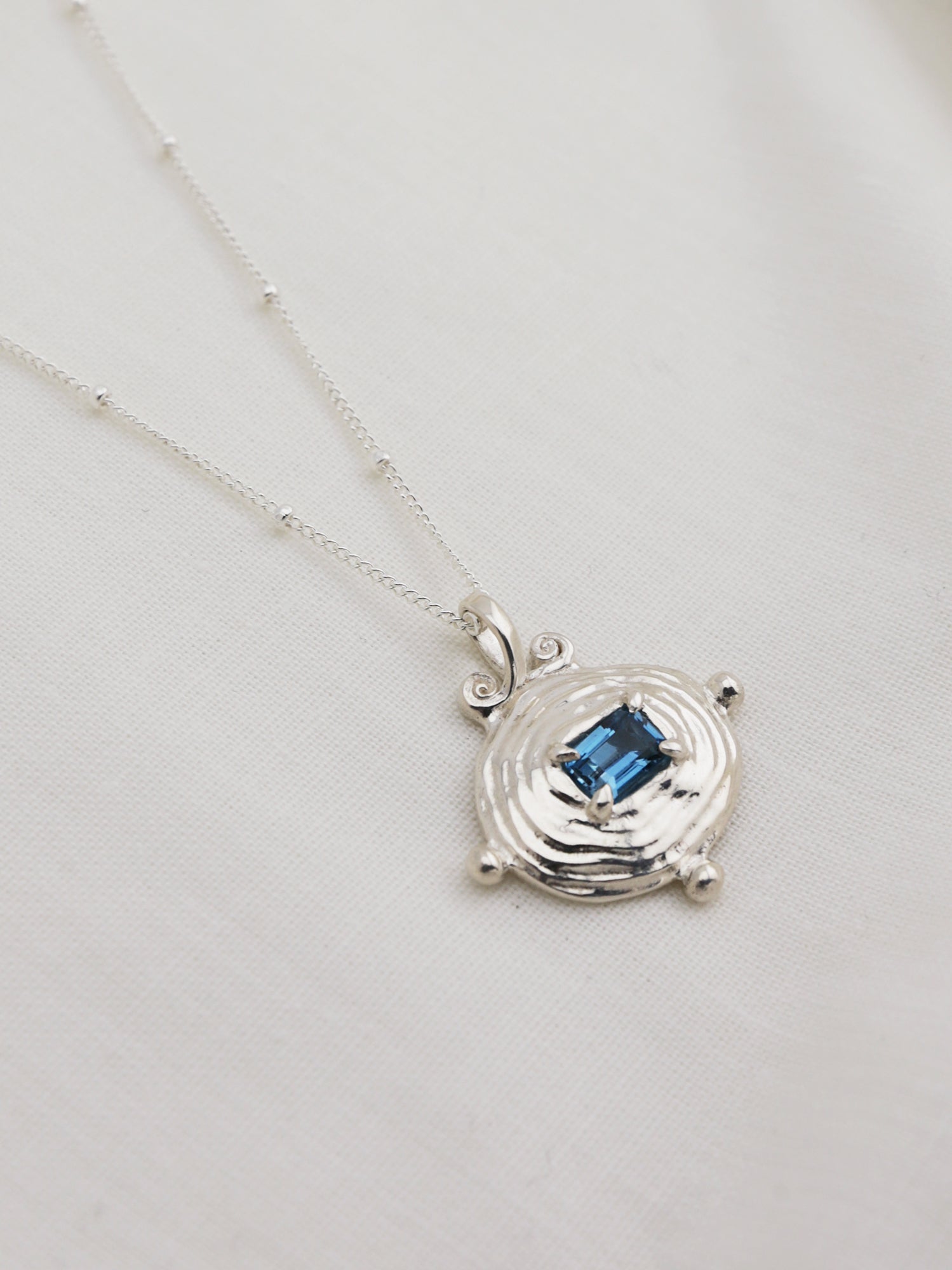 Lagoon Necklace with Topaz - Silver
