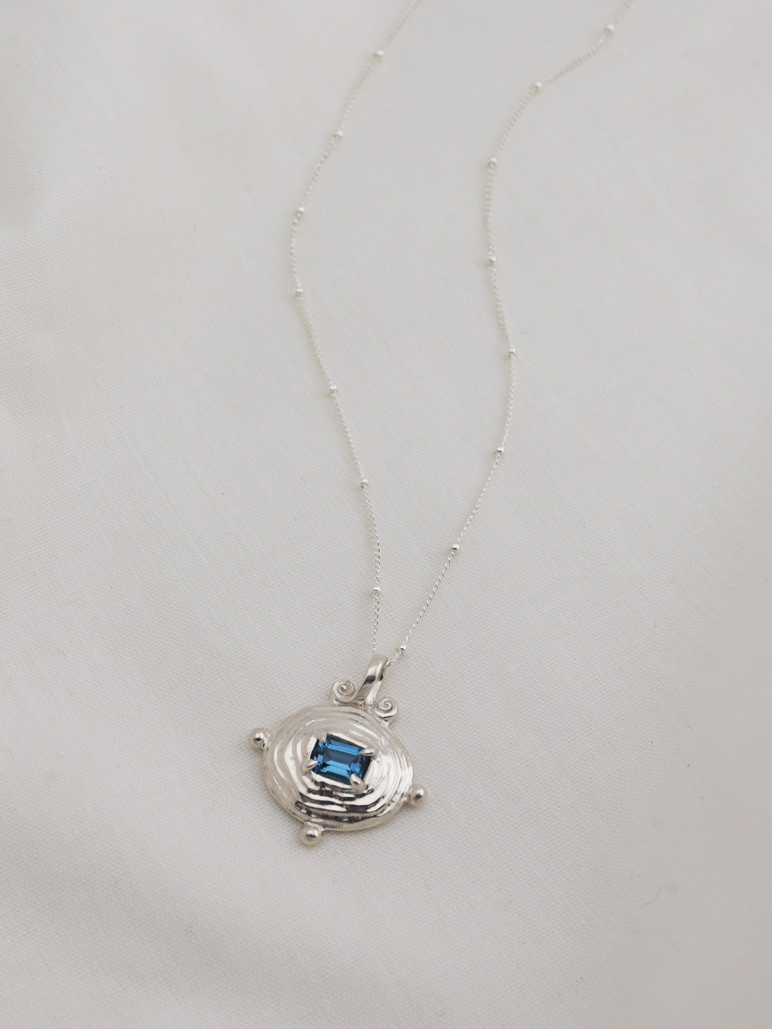 Lagoon Necklace with Topaz - Silver