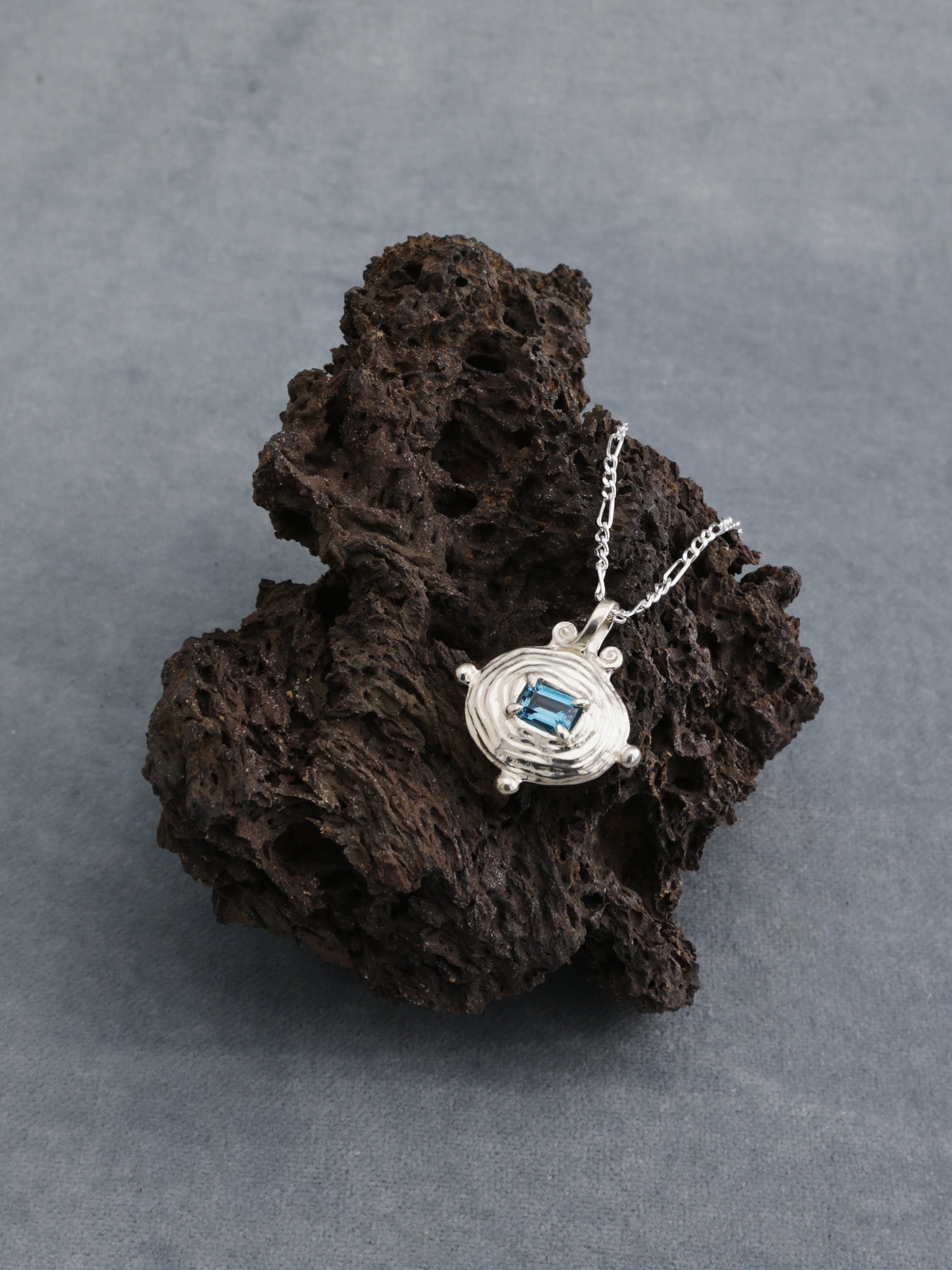 Lagoon Necklace with Topaz - Silver