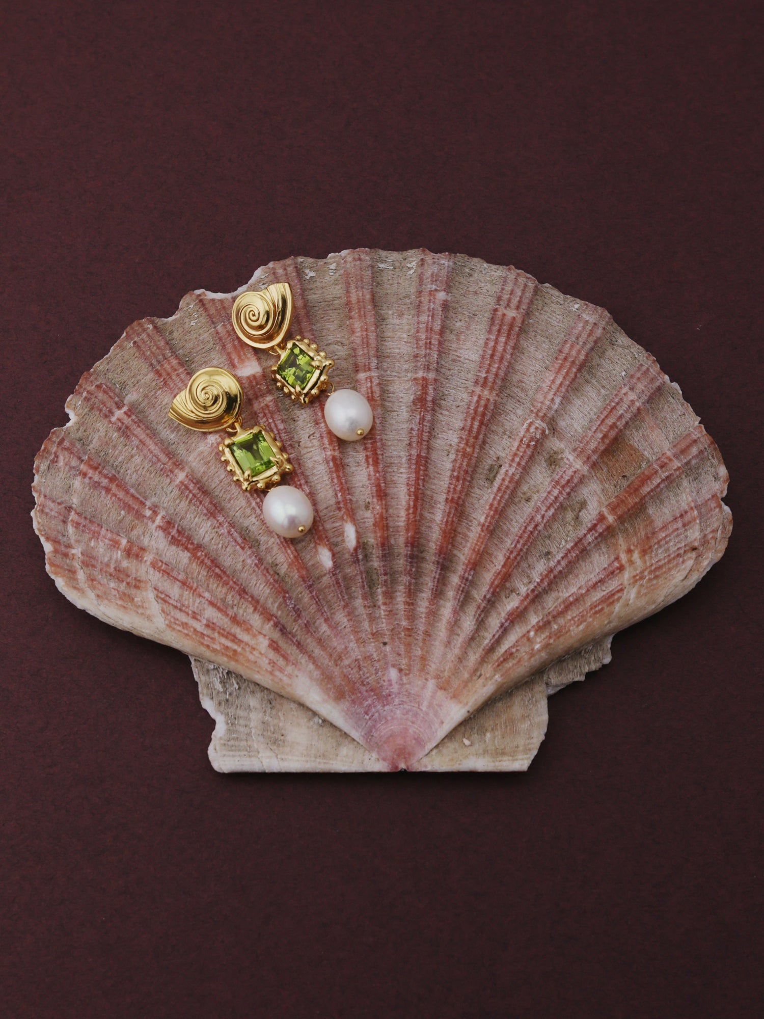 Memento Pearl Earrings with Peridot - Gold