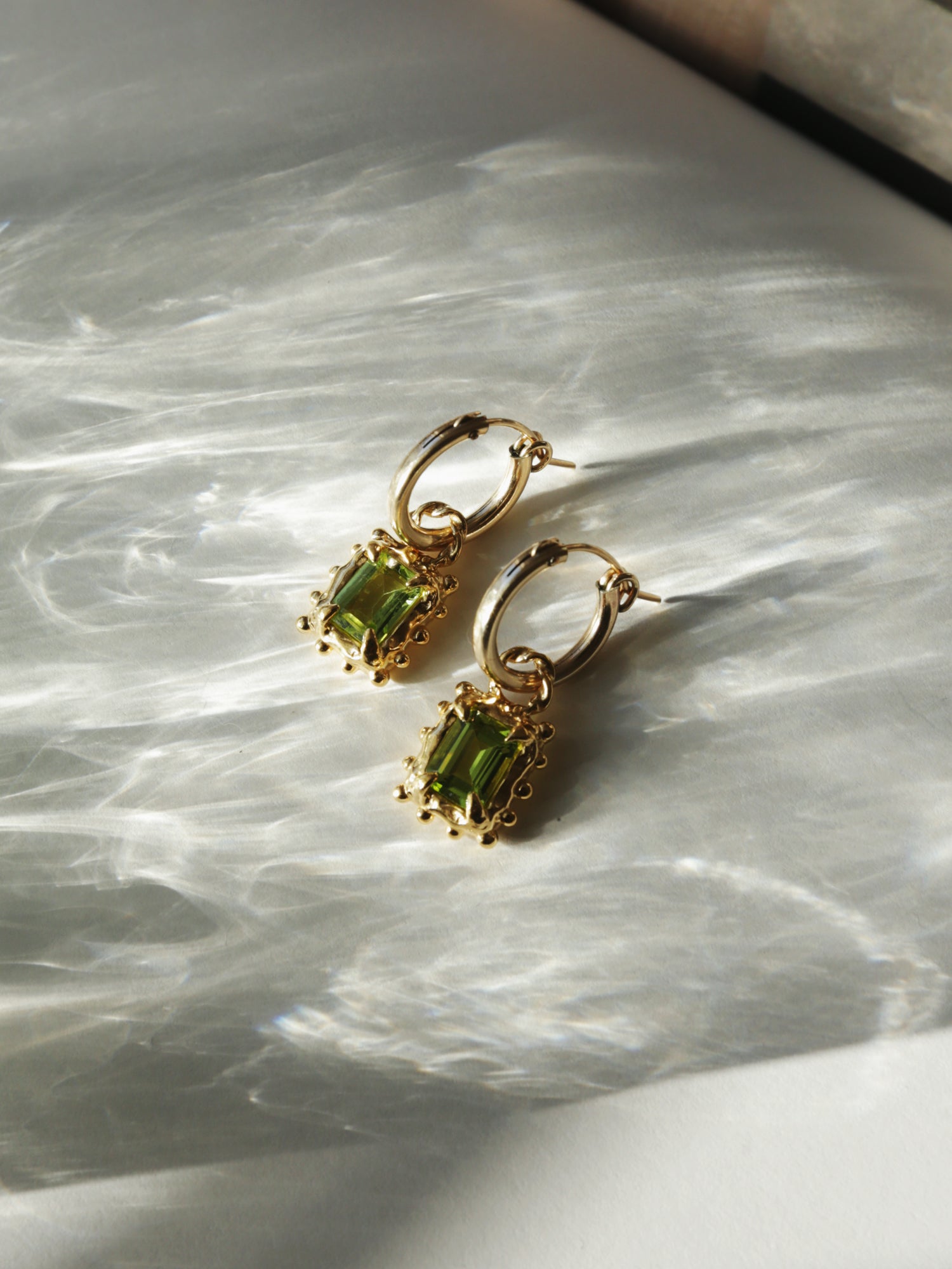 Memento Hoops with Peridot - Gold