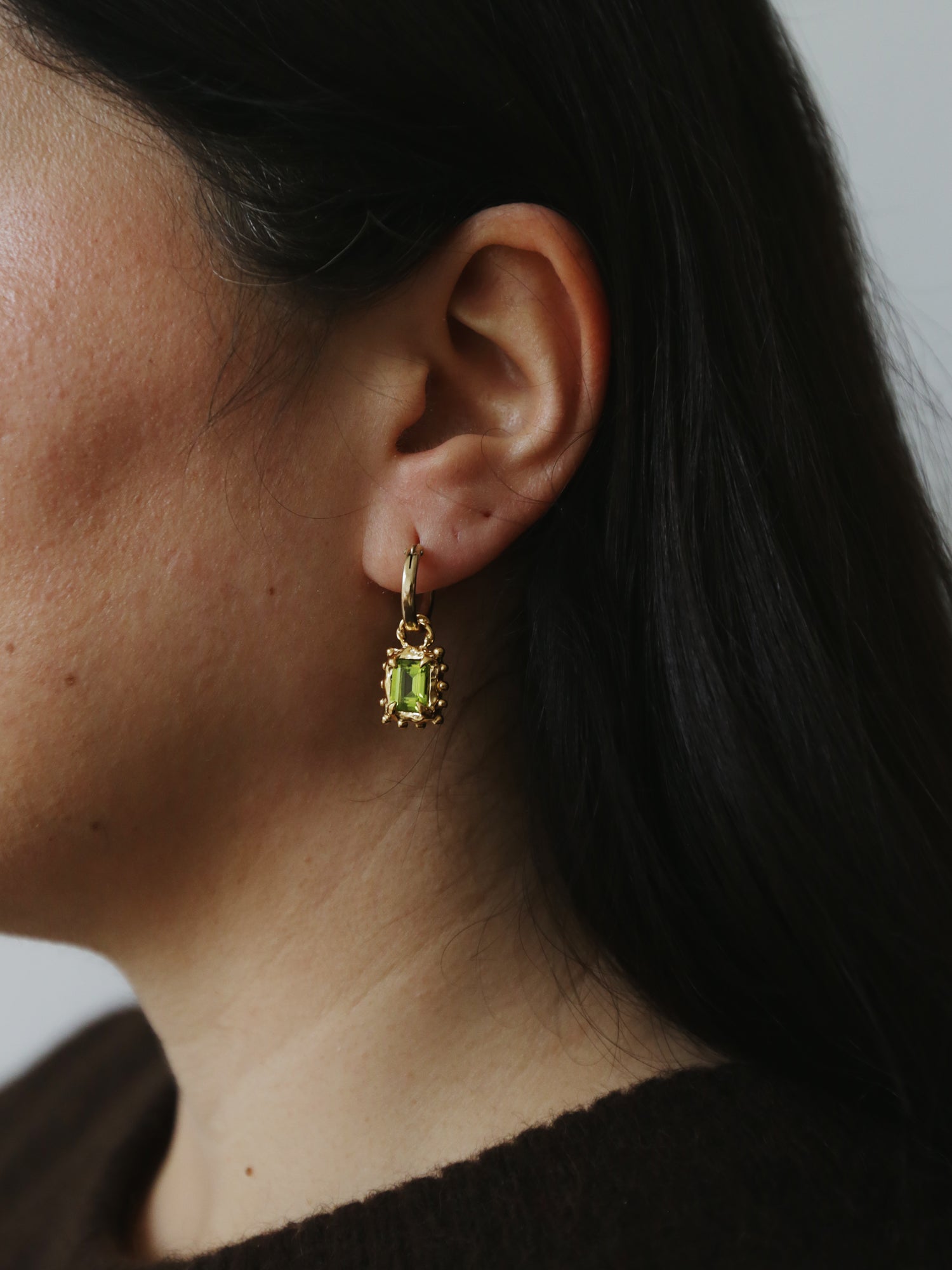 Memento Hoops with Peridot - Gold
