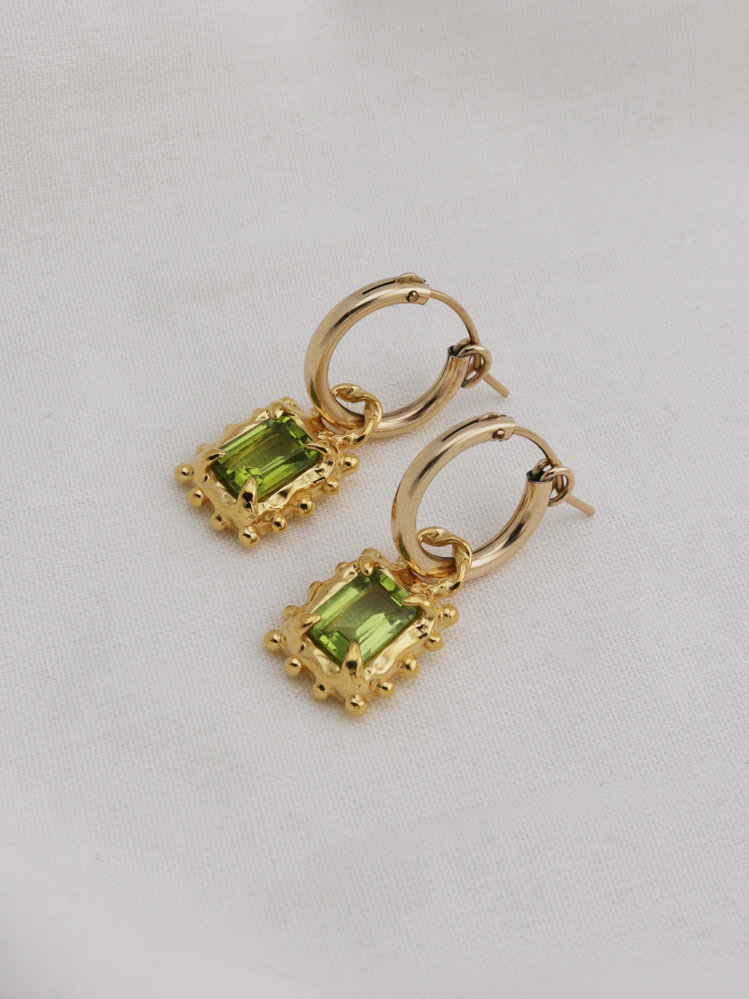 Memento Hoops with Peridot - Gold