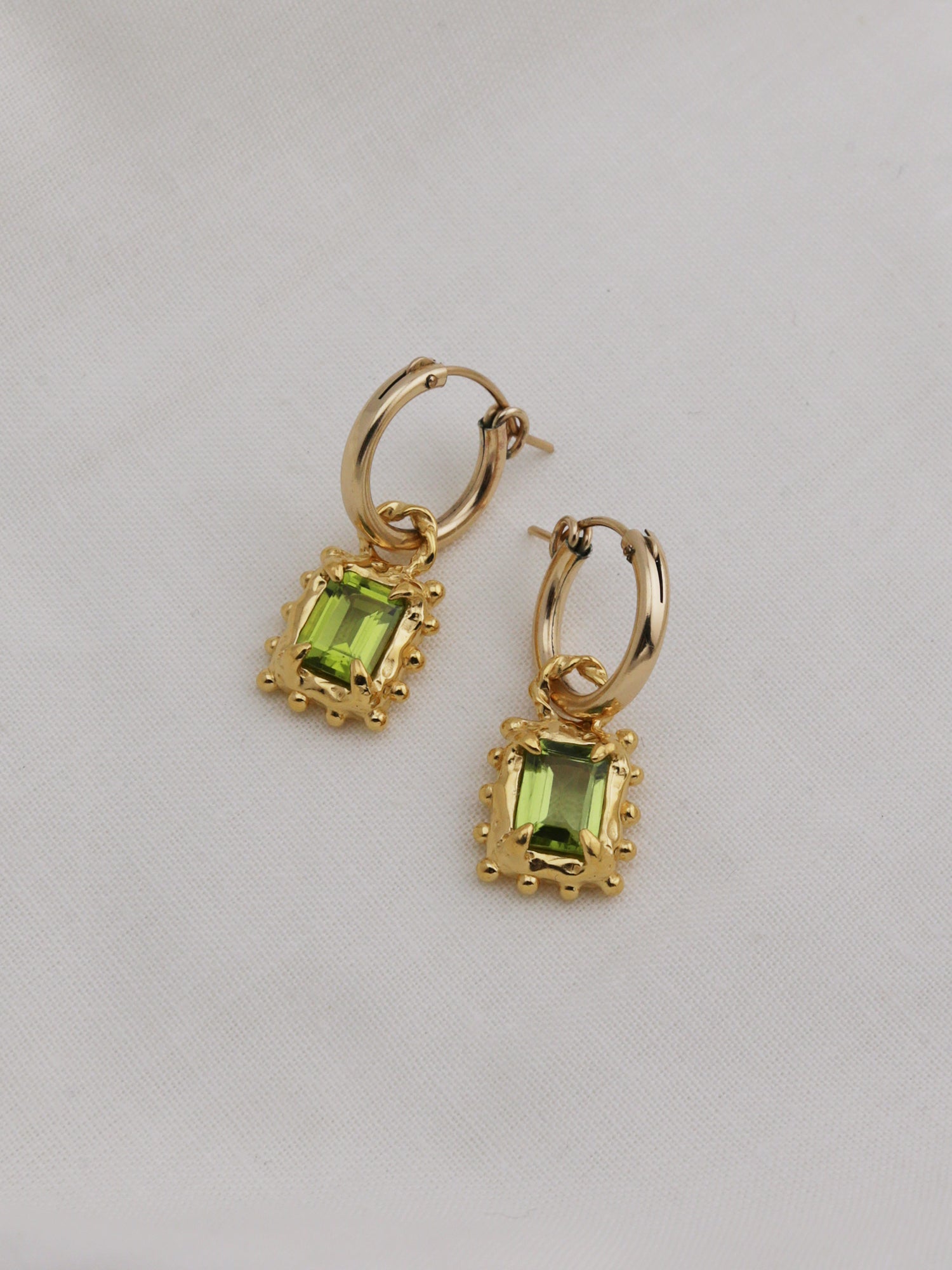 Memento Hoops with Peridot - Gold