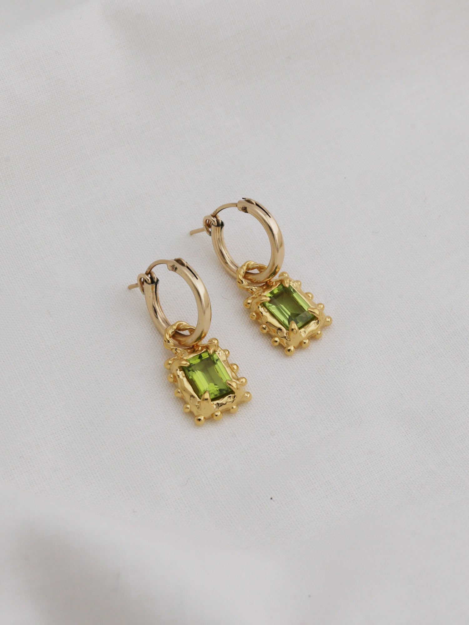 Memento Hoops with Peridot - Gold