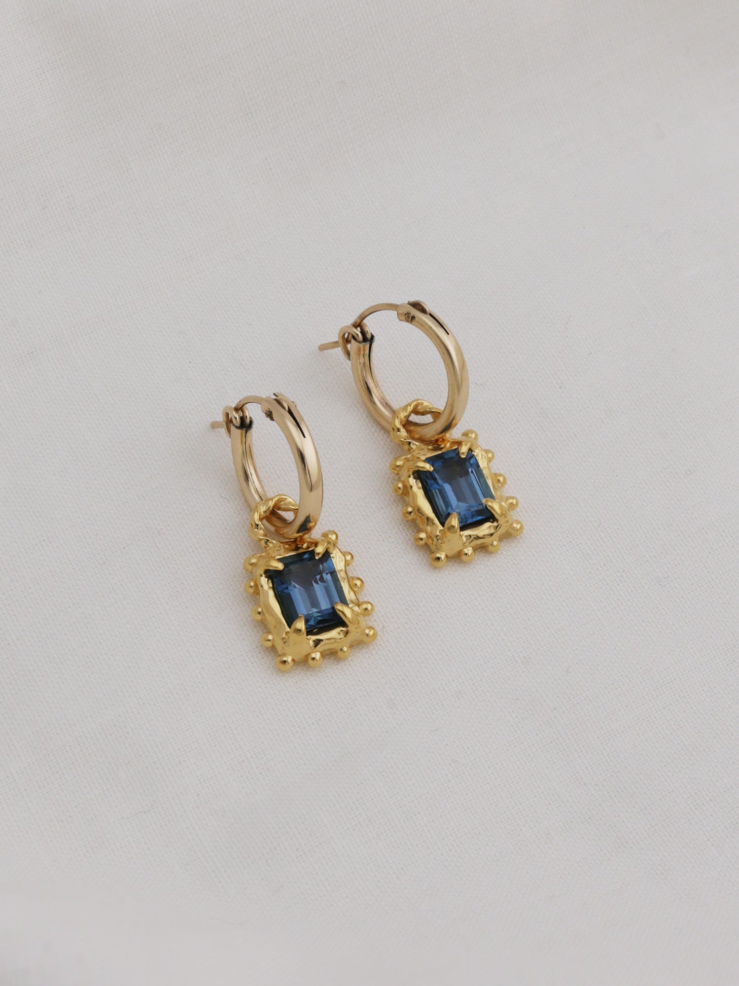 Memento Hoops with Dark Blue Topaz - Gold