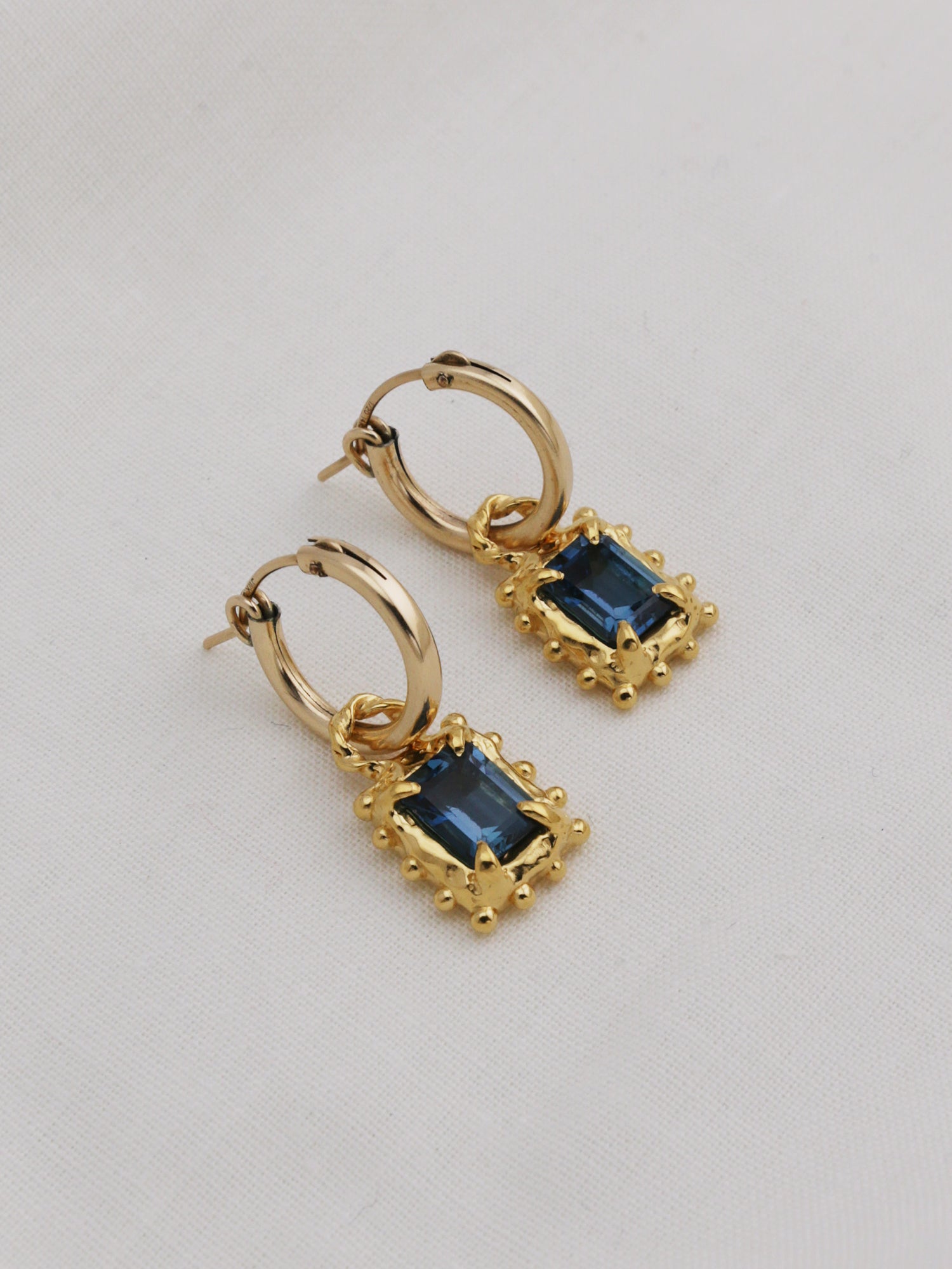 Memento Hoops with Dark Blue Topaz - Gold