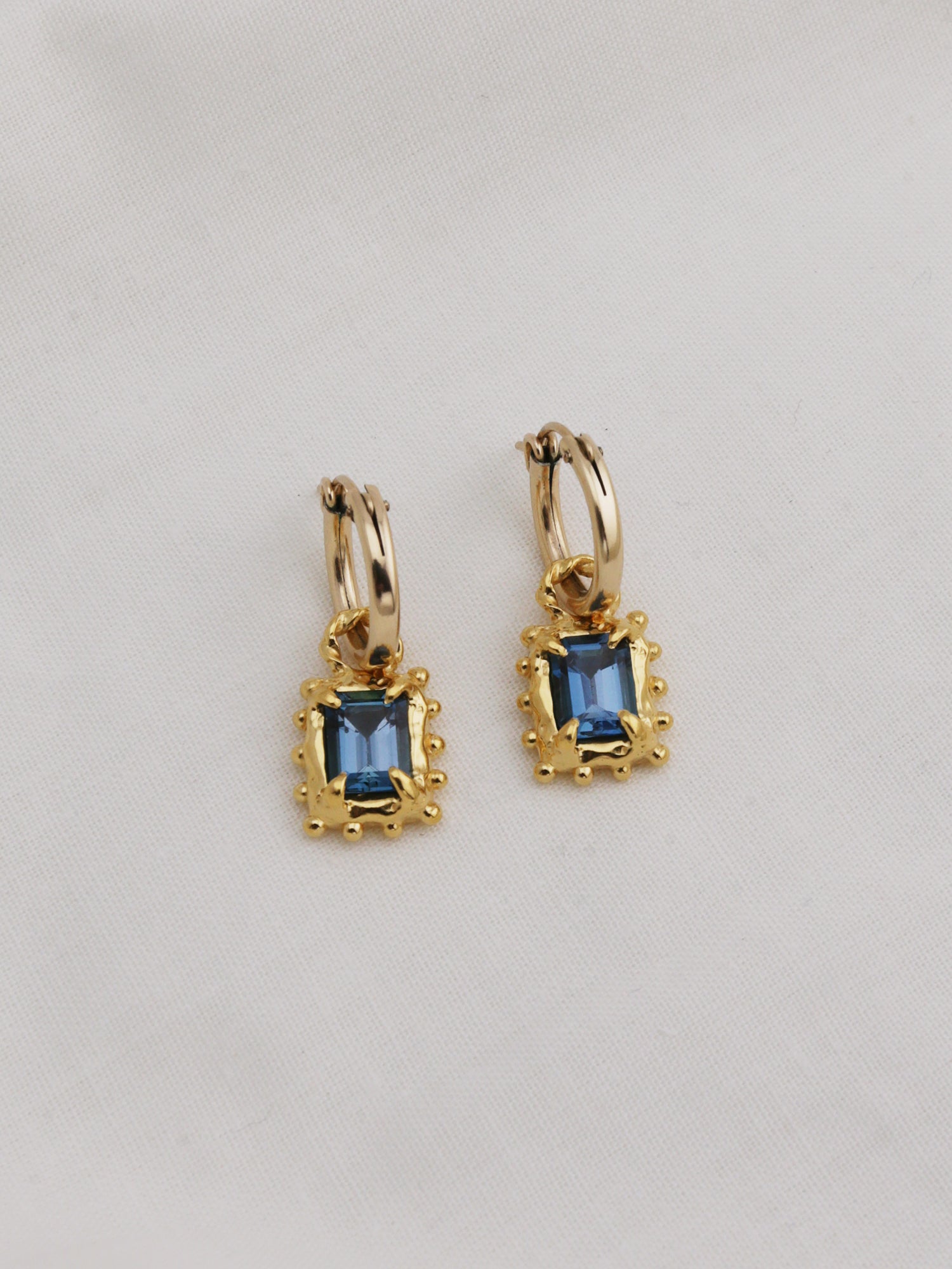 Memento Hoops with Dark Blue Topaz - Gold