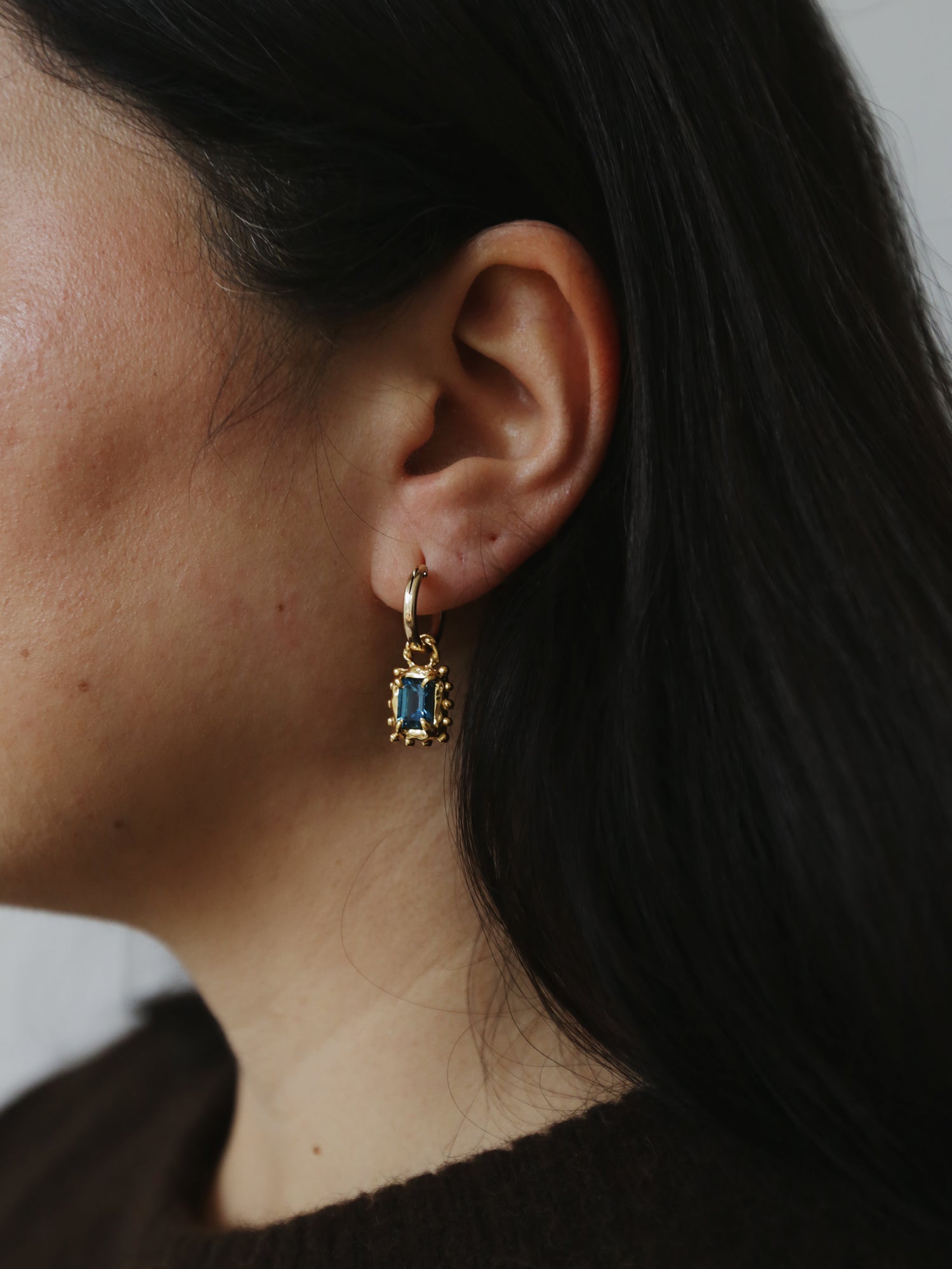 Memento Hoops with Dark Blue Topaz - Gold