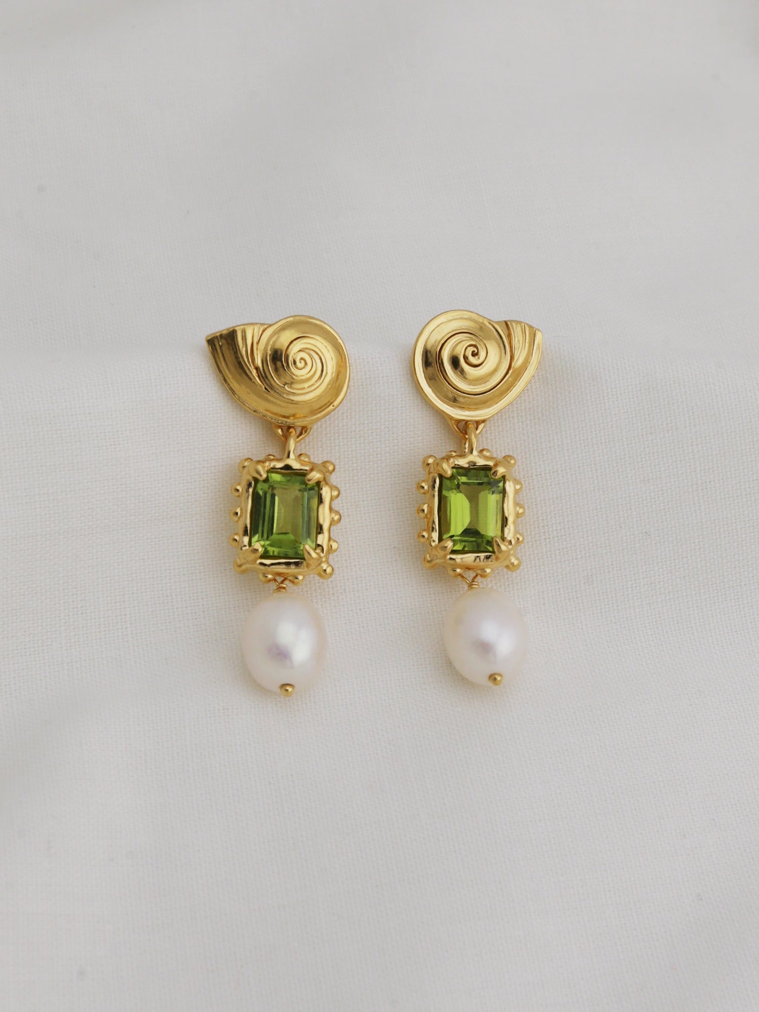 Memento Pearl Earrings with Peridot - Gold