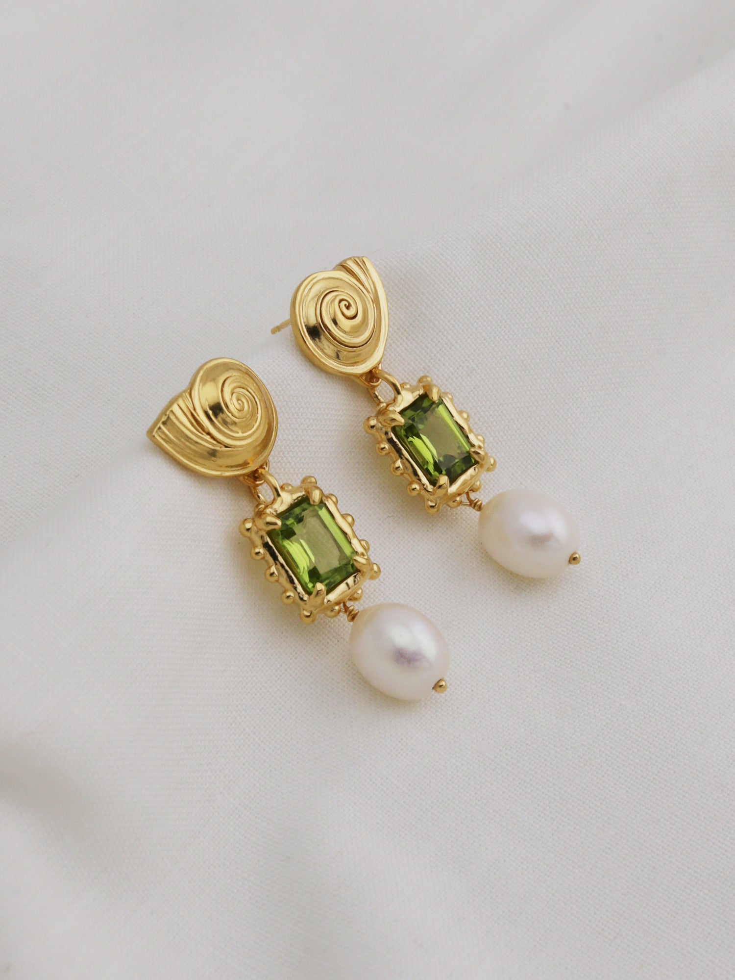 Memento Pearl Earrings with Peridot - Gold