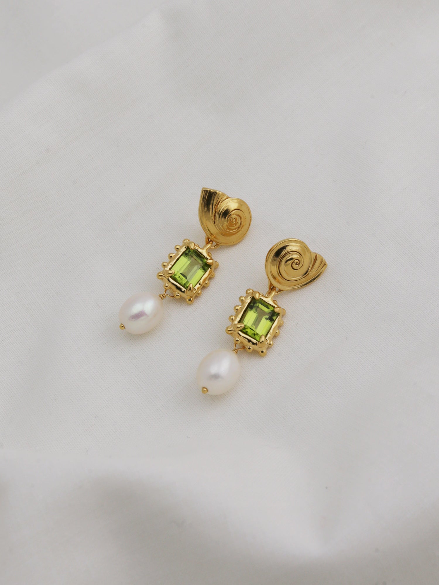 Memento Pearl Earrings with Peridot - Gold