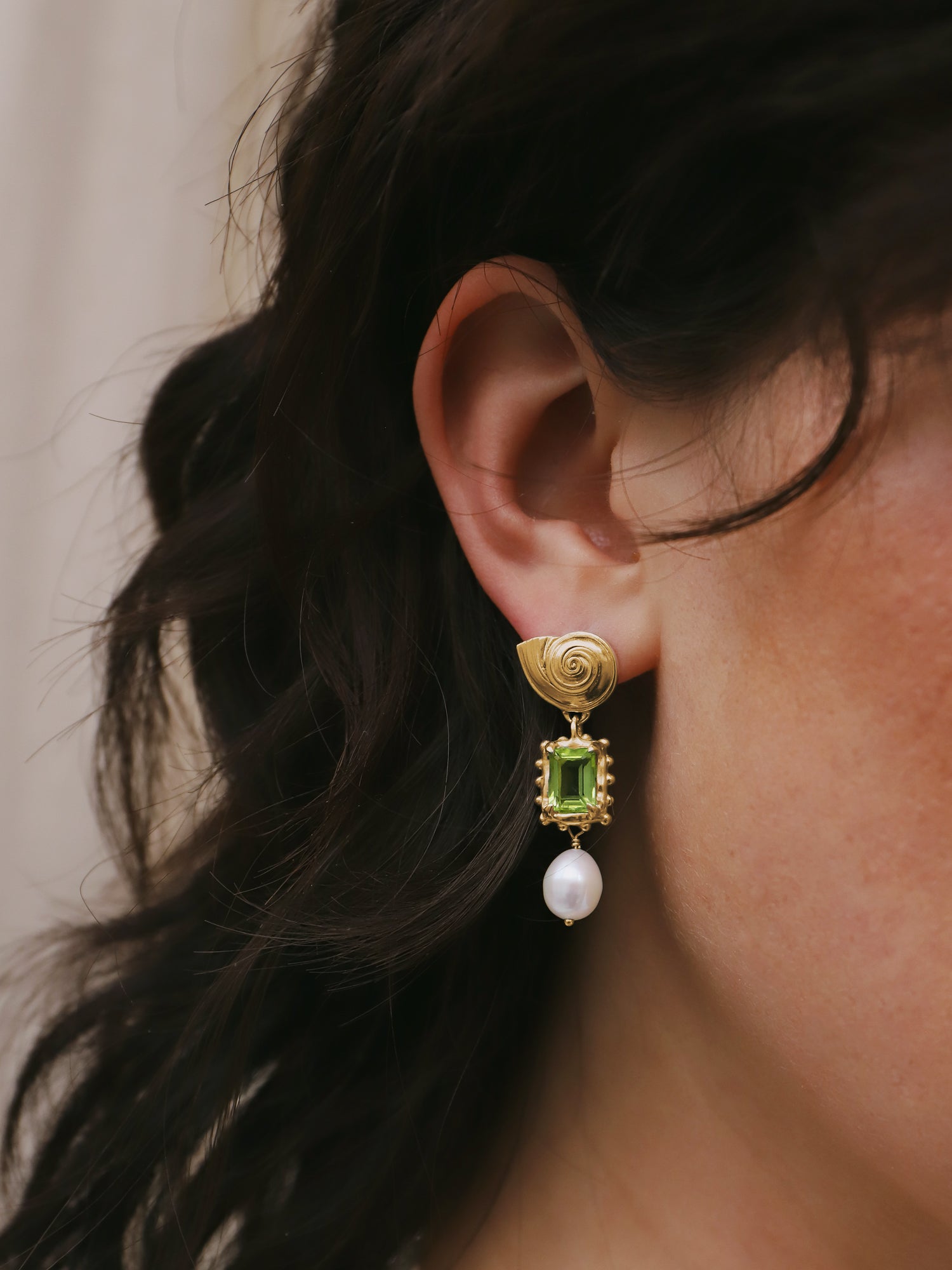 Memento Pearl Earrings with Peridot - Gold