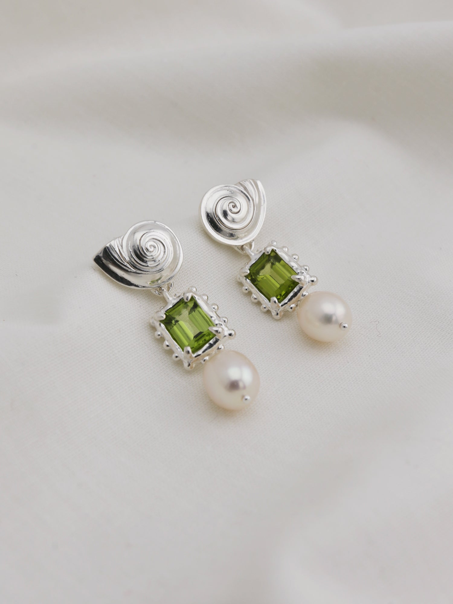 Memento Pearl Earrings with Peridot - Silver