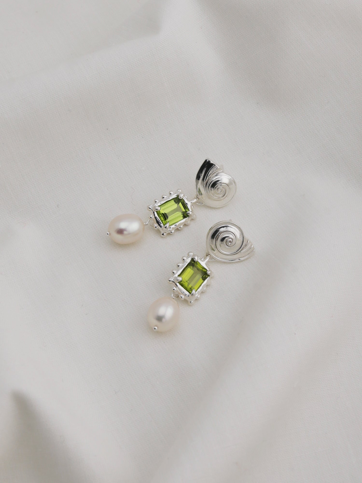 Memento Pearl Earrings with Peridot - Silver