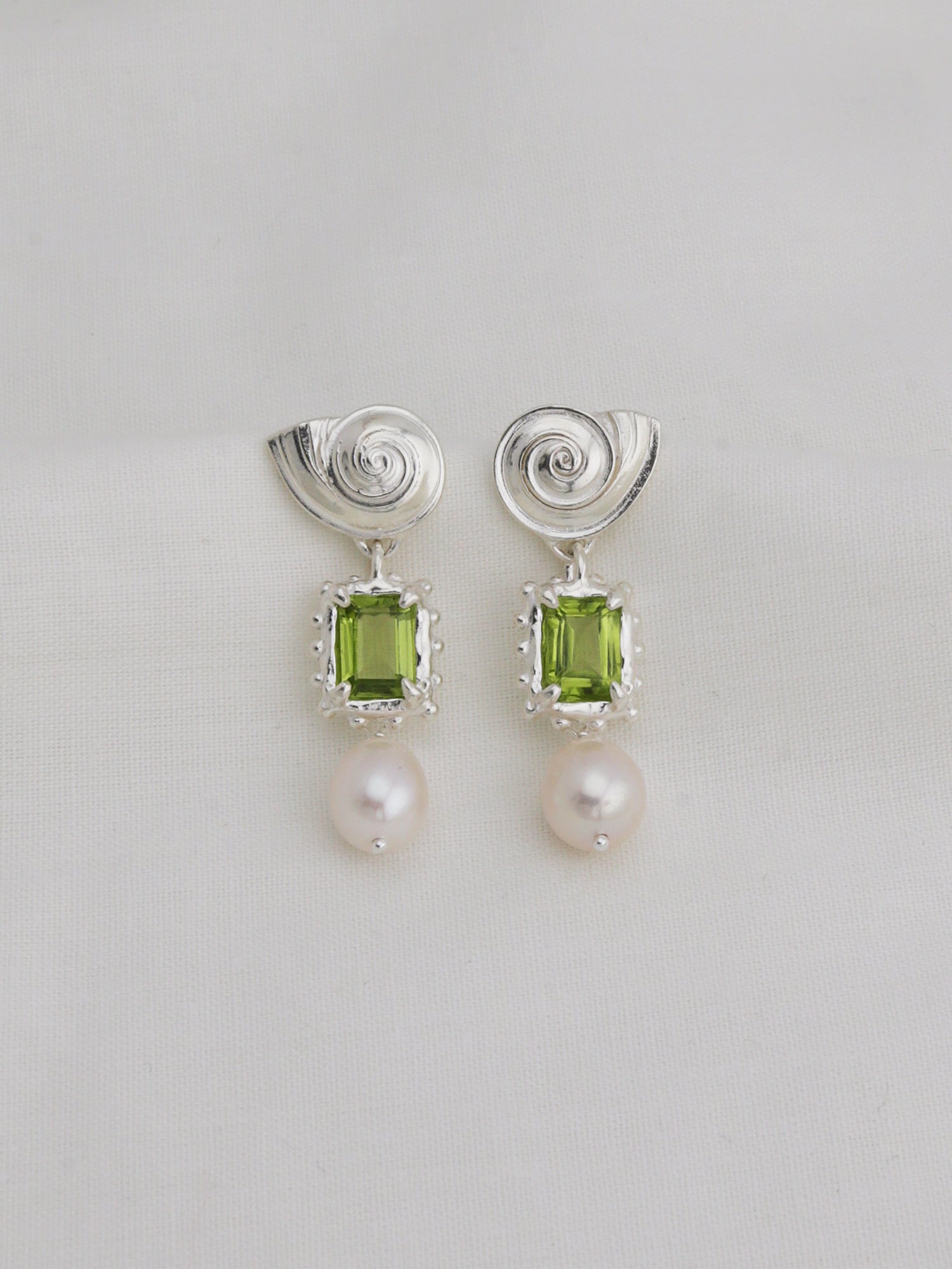 Memento Pearl Earrings with Peridot - Silver