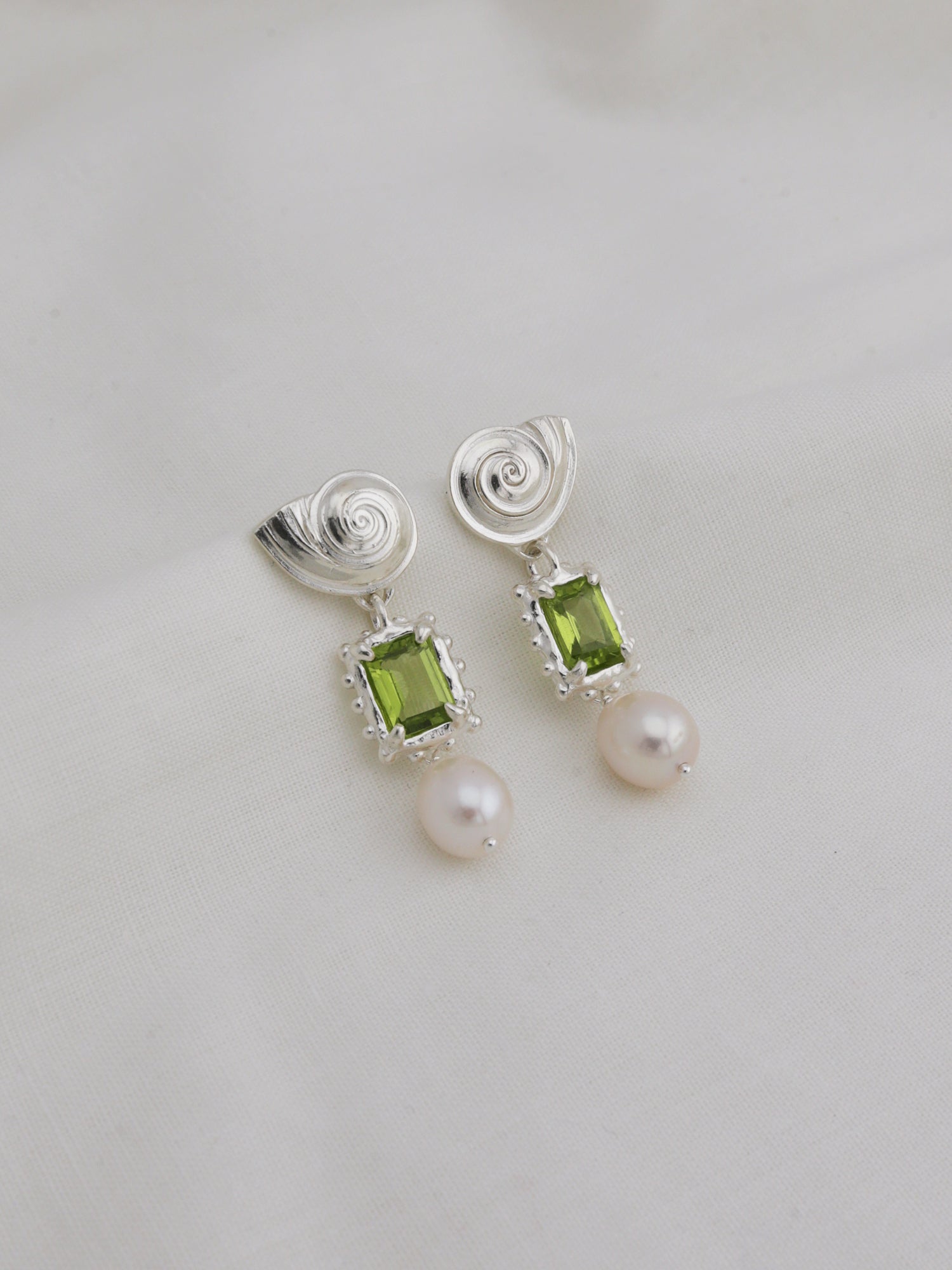 Memento Pearl Earrings with Peridot - Silver