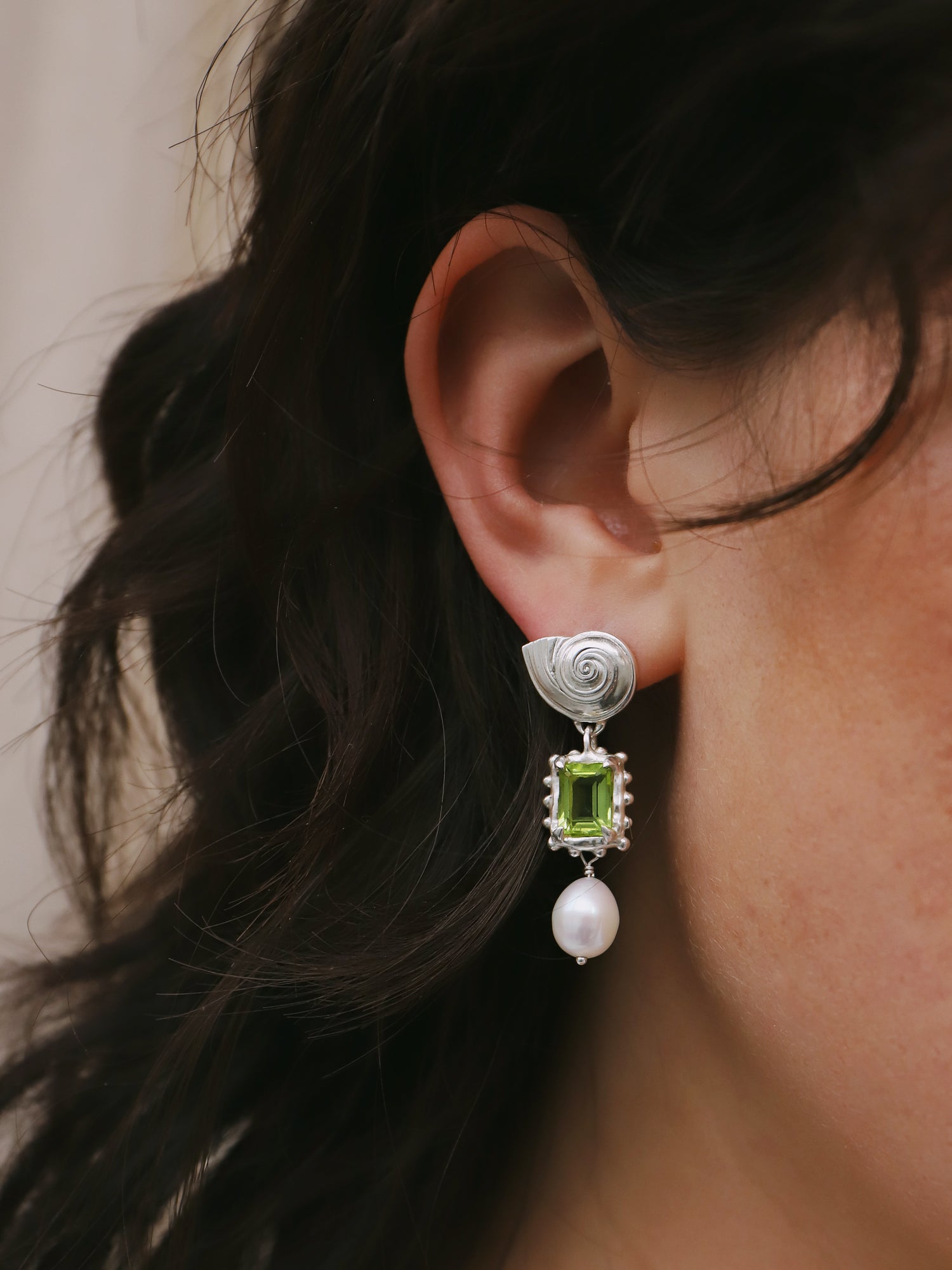 Memento Pearl Earrings with Peridot - Silver