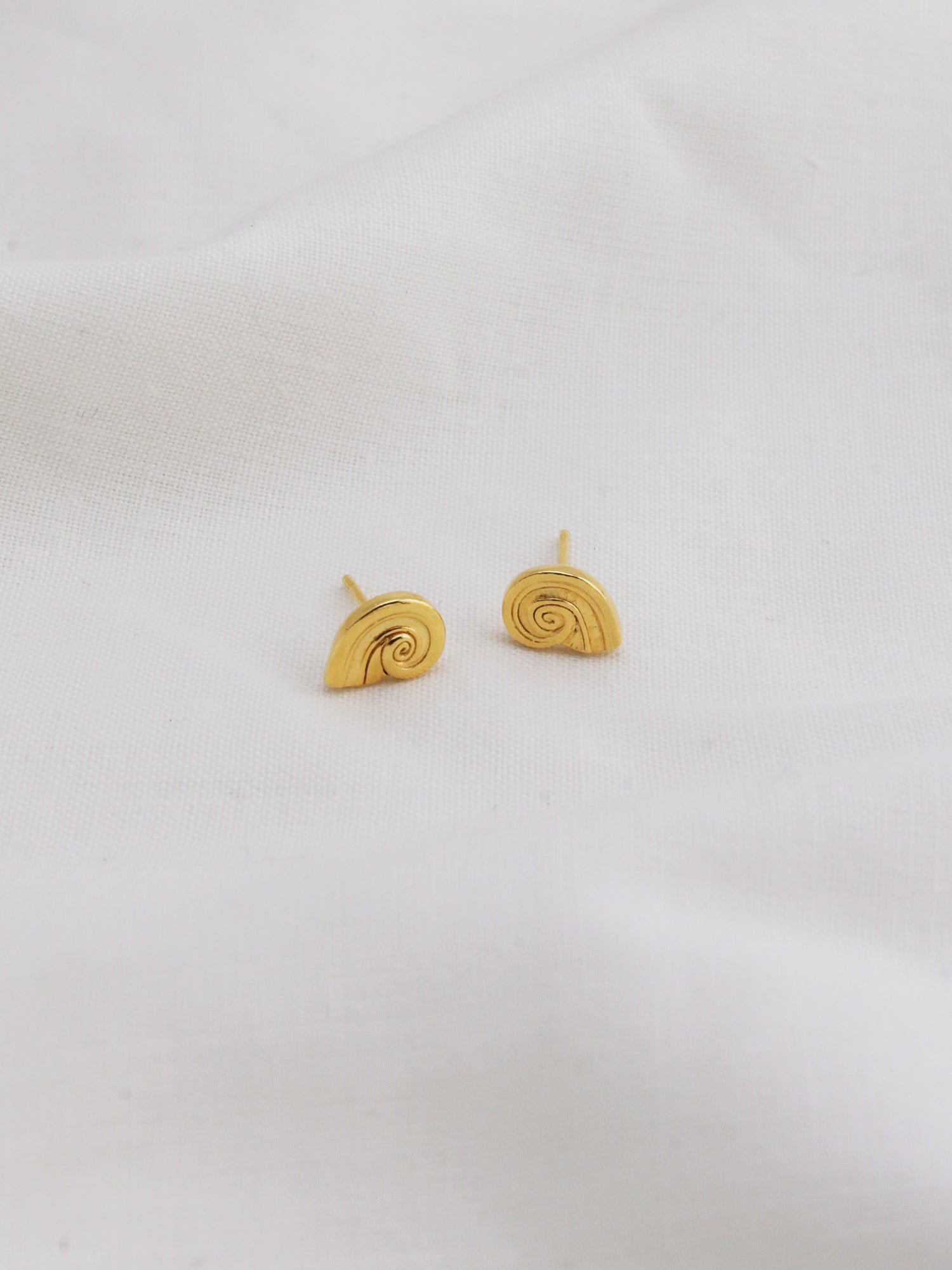 Mini Isla Studs - Gold