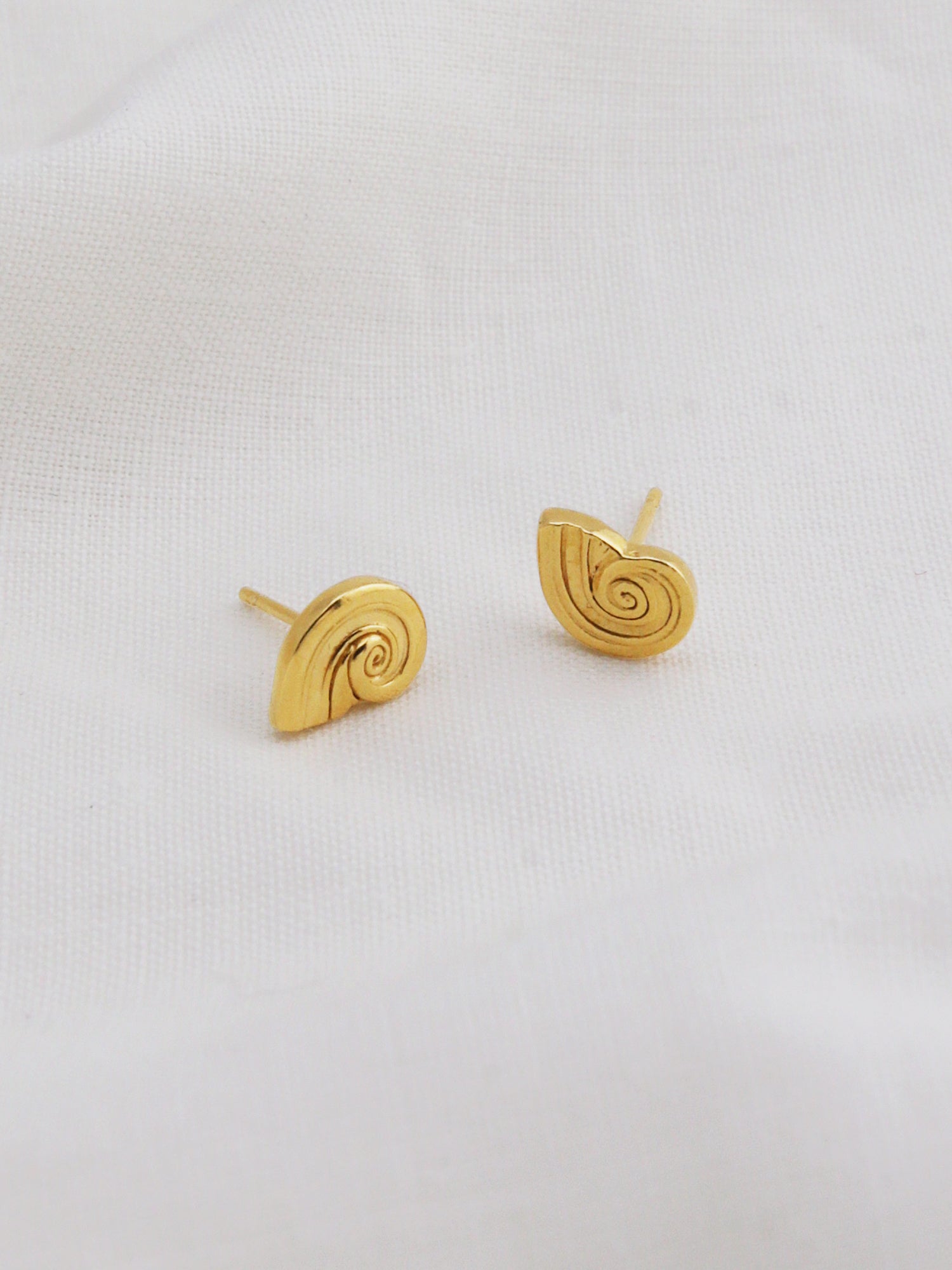 Mini Isla Studs - Gold
