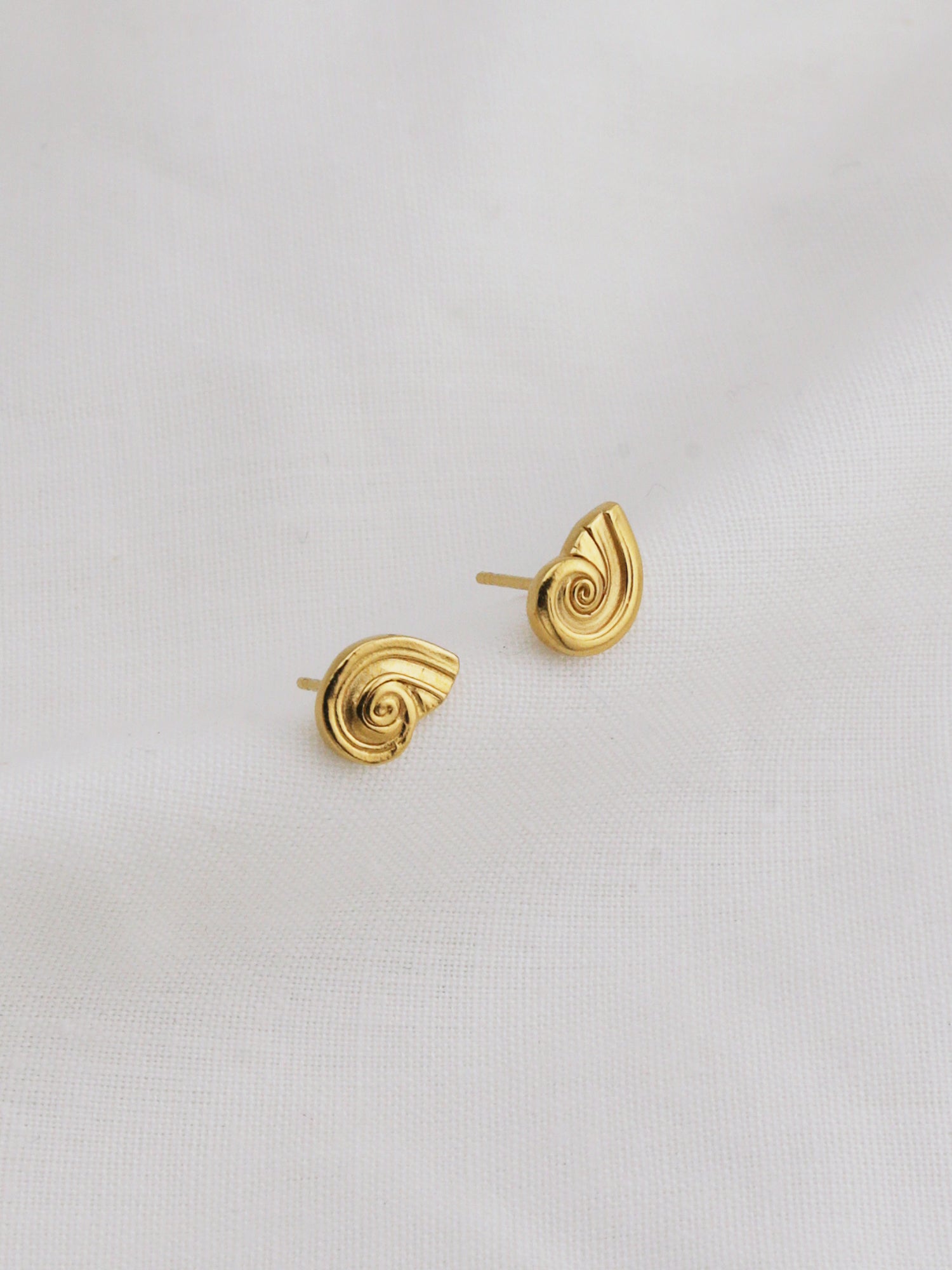 Mini Isla Studs - Gold