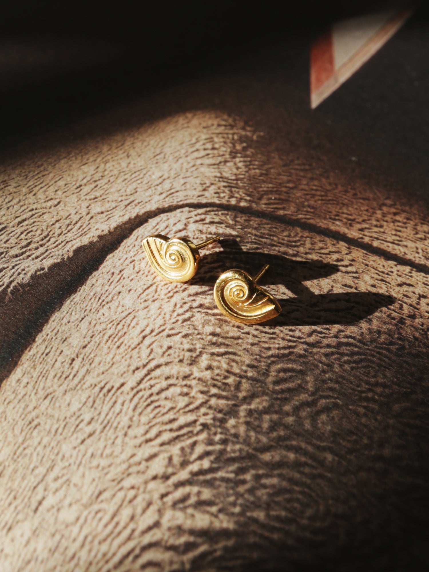 Mini Isla Studs - Gold