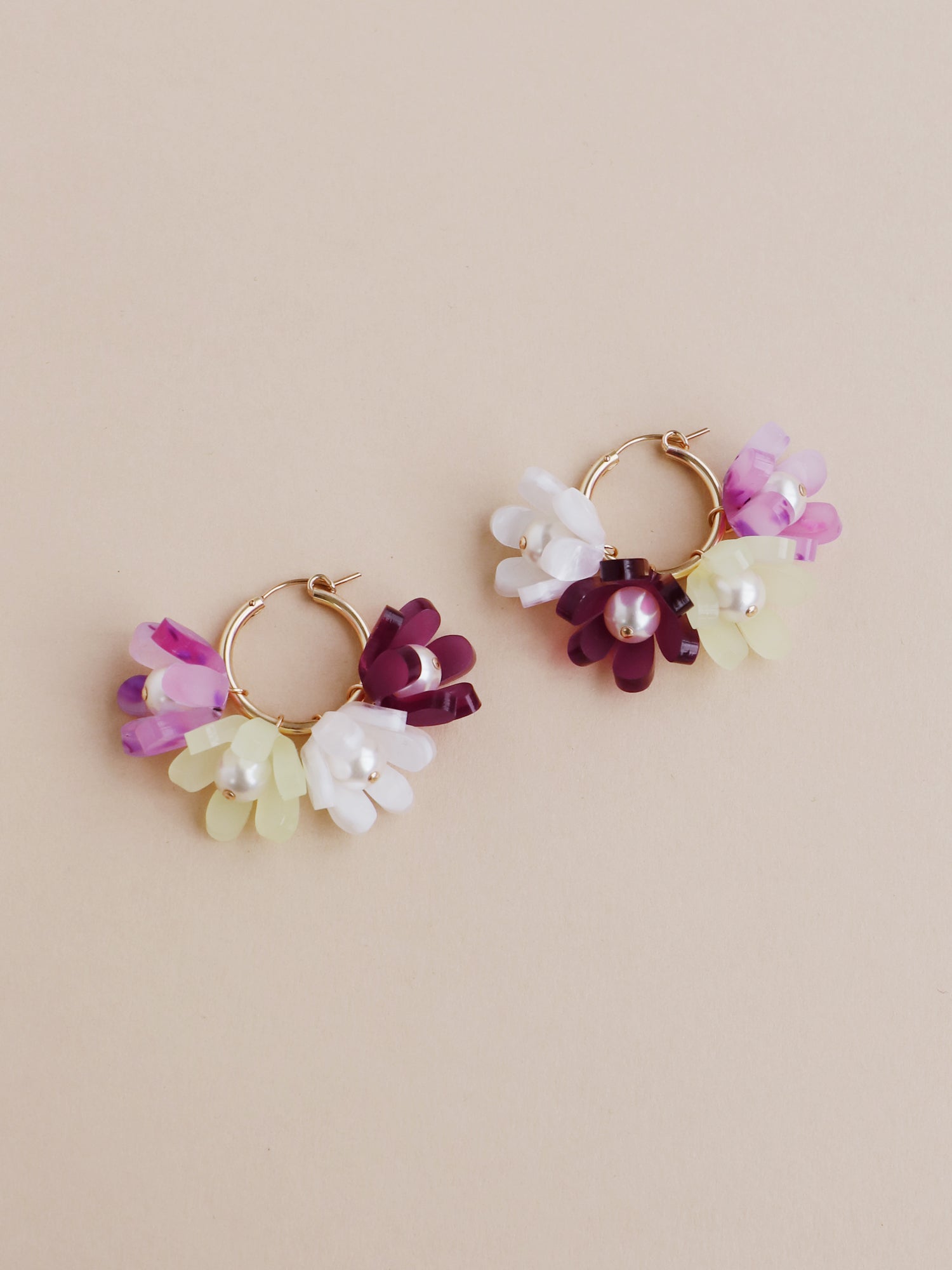 Statement tulip meadow hoop earrings with 8 interchangeable flowers in cream, white and purple shades. Made from heat-formed acrylic with high quality glass pearls and 14k gold-filled findings. Handmade in the UK by Wolf & Moon.