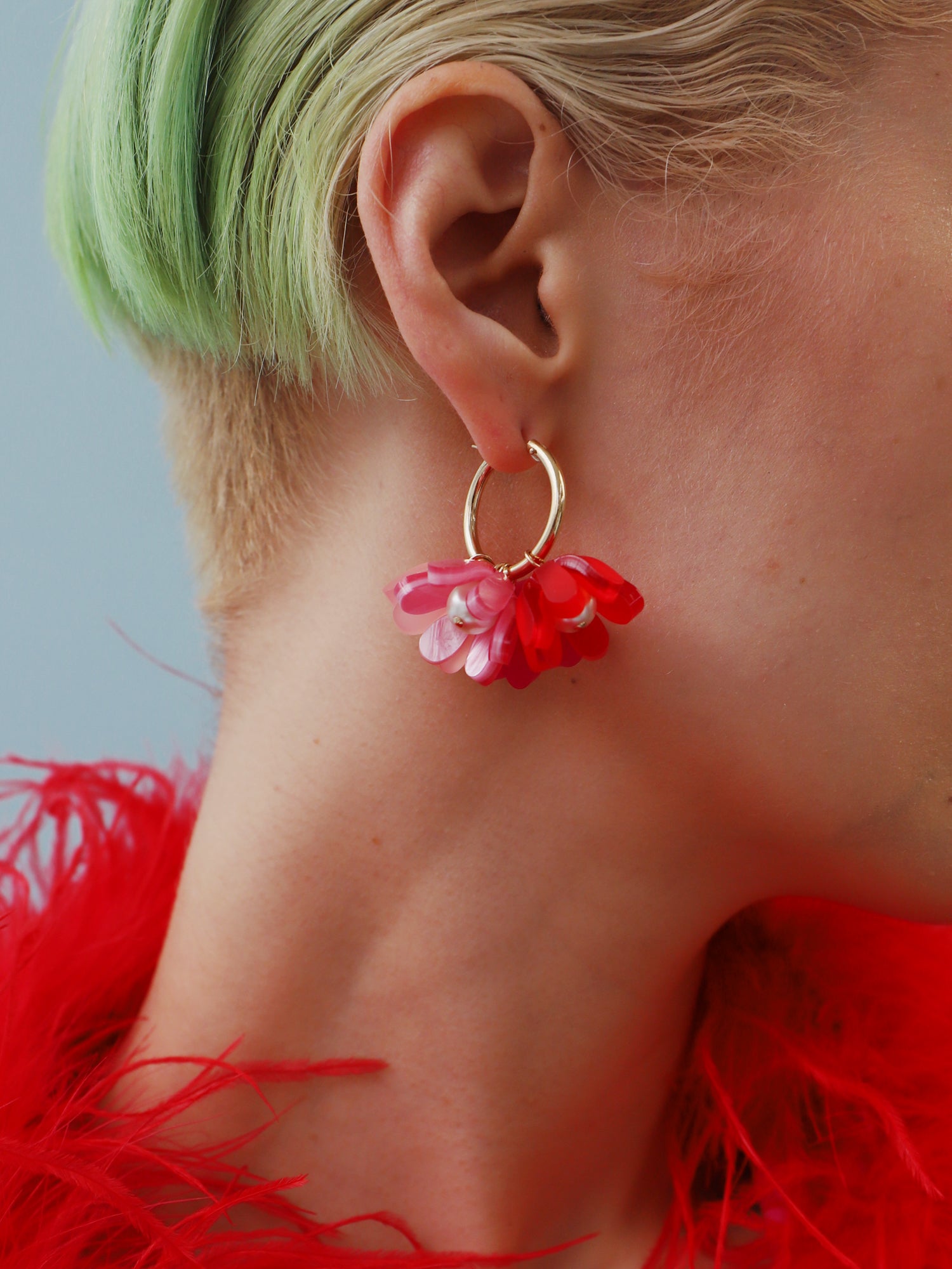 Statement tulip meadow hoop earrings with 8 interchangeable flowers in red & pink shades. Made from heat-formed acrylic with high quality glass pearls and 14k gold-filled findings. Handmade in the UK by Wolf & Moon.