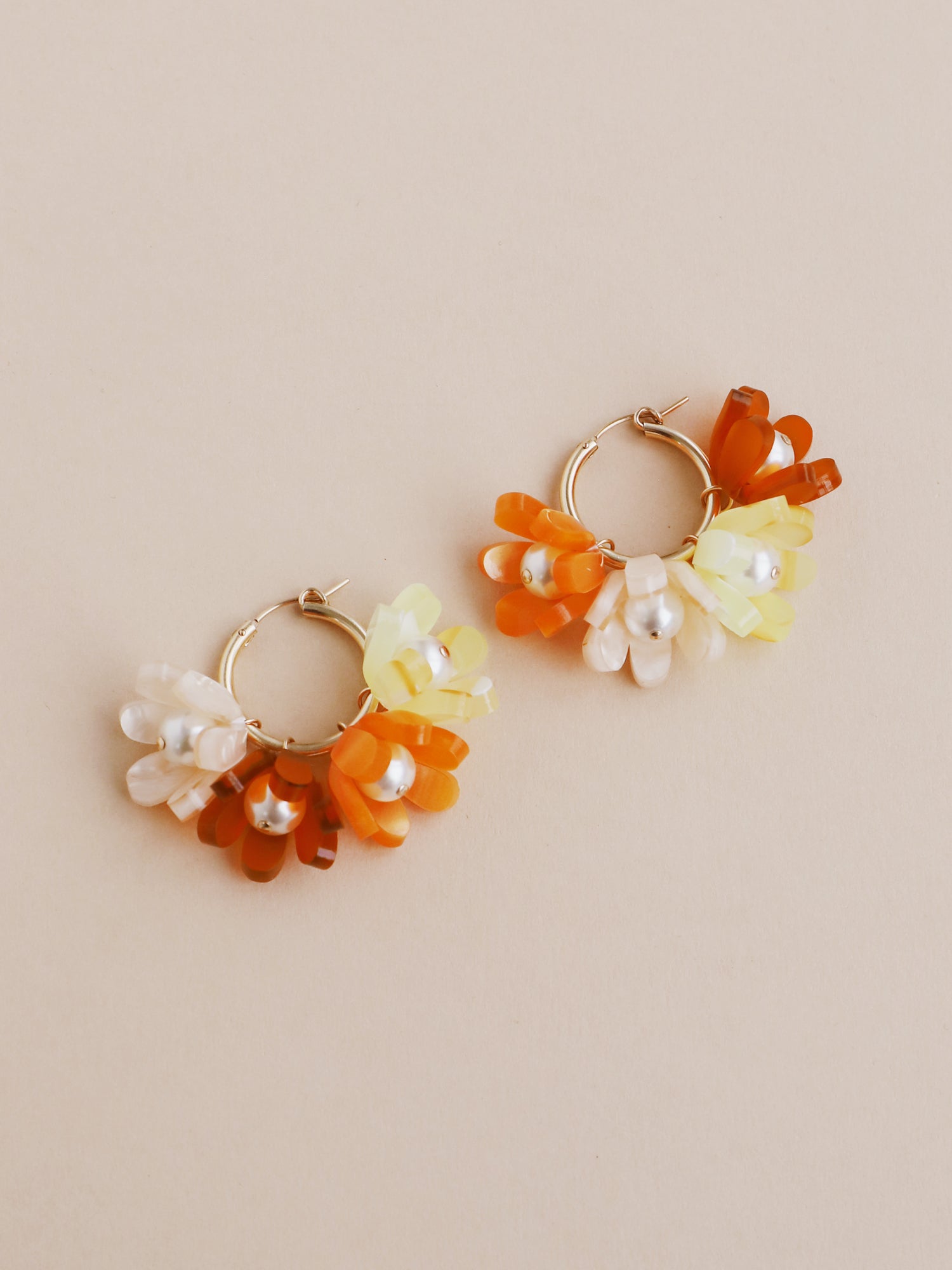 Statement tulip meadow hoop earrings with 8 interchangeable flowers in cream, orange & yellow shades. Made from heat-formed acrylic with high quality glass pearls and 14k gold-filled findings. Handmade in the UK by Wolf & Moon.